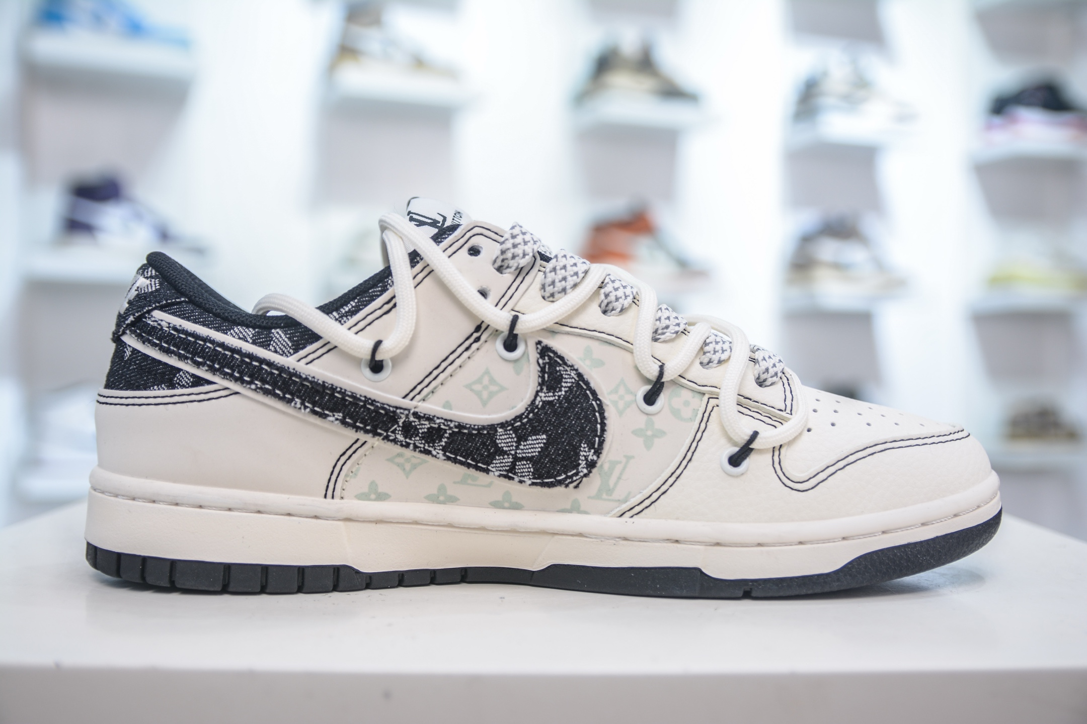 Nike SB Dunk Low x Louis Vuitton White Black Canvas Sneakers 3 i1754750982902 4056 0 2