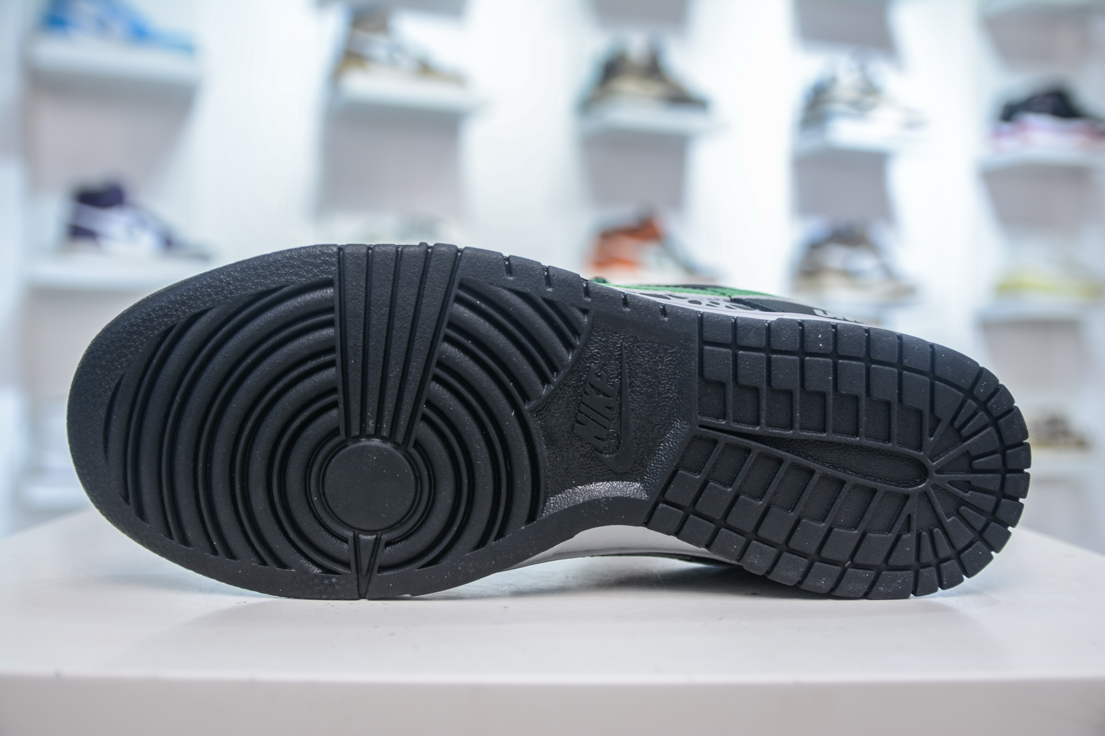 Nike SB Dunk Low x UNDEFEATED Black Green, Original High Quality Sneaker 6 i1754751030406 7915 0 4