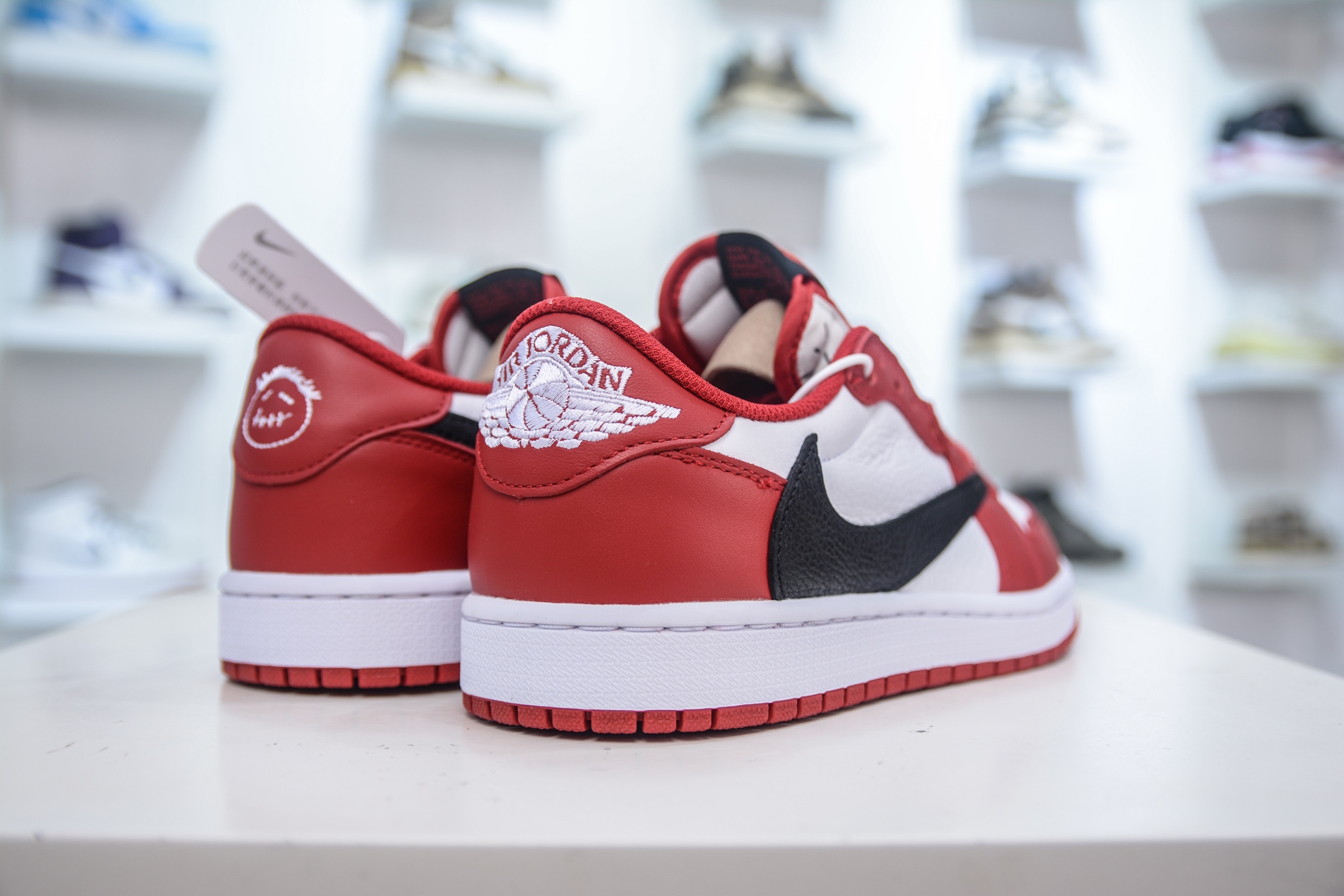 Travis Scott x Air Jordan 1 Low OG SP 'White Red Black' Sneakers 6 i1754928373315 5312 0 5