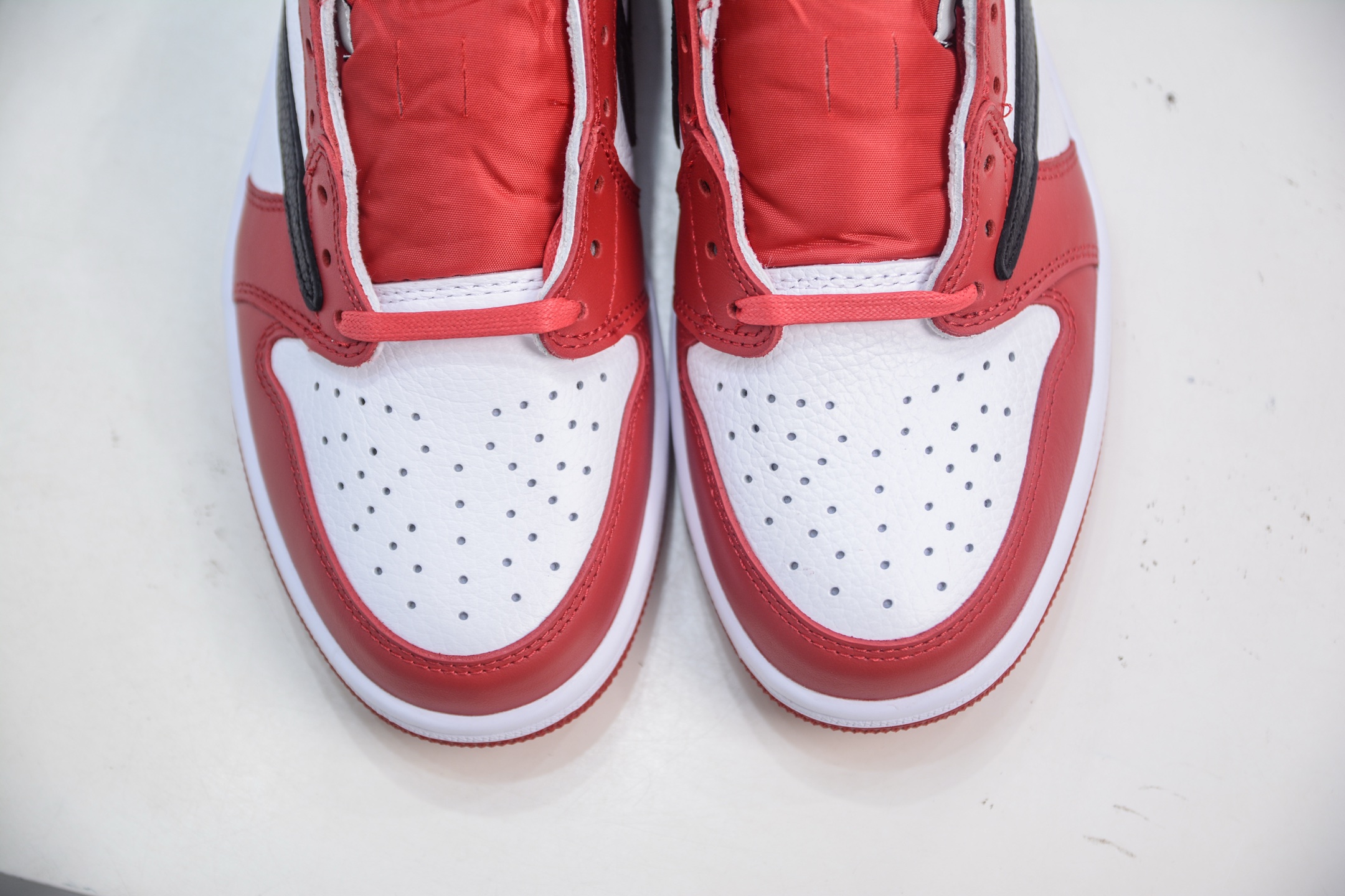 Travis Scott x Air Jordan 1 Low OG SP 'White Red Black' Sneakers 9 i1754928373334 6744 0 8