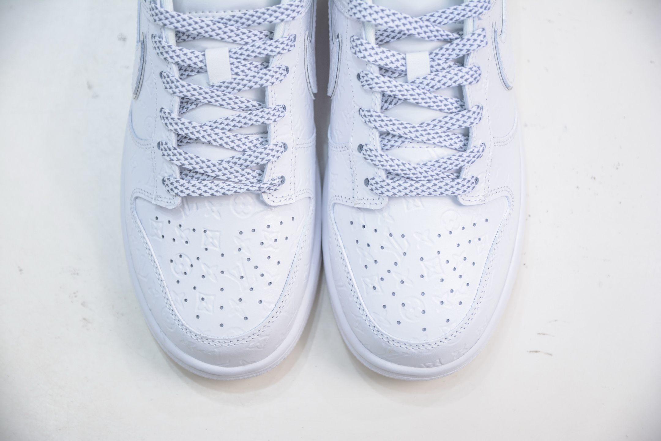 Nike SB Dunk Low x Louis Vuitton: Pure White Excellence, Original Quality 9 i1755018006156 8584 0 8