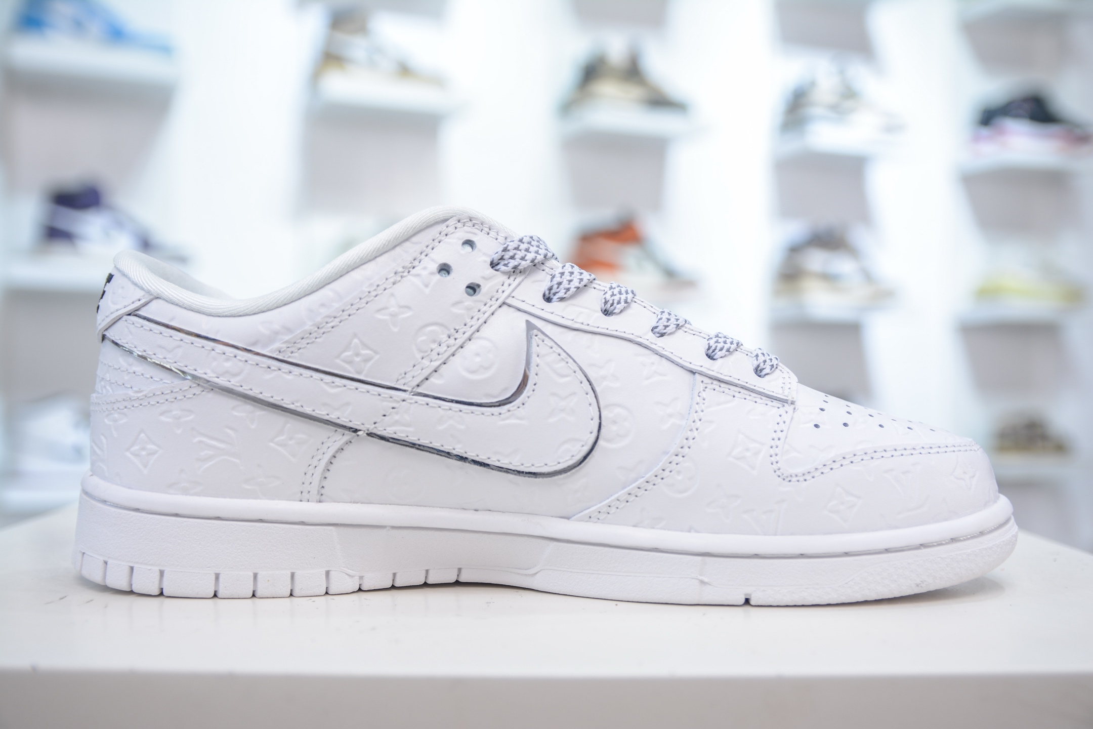 Nike SB Dunk Low x Louis Vuitton: Pure White Excellence, Original Quality 3 i1755018006222 6848 0 2