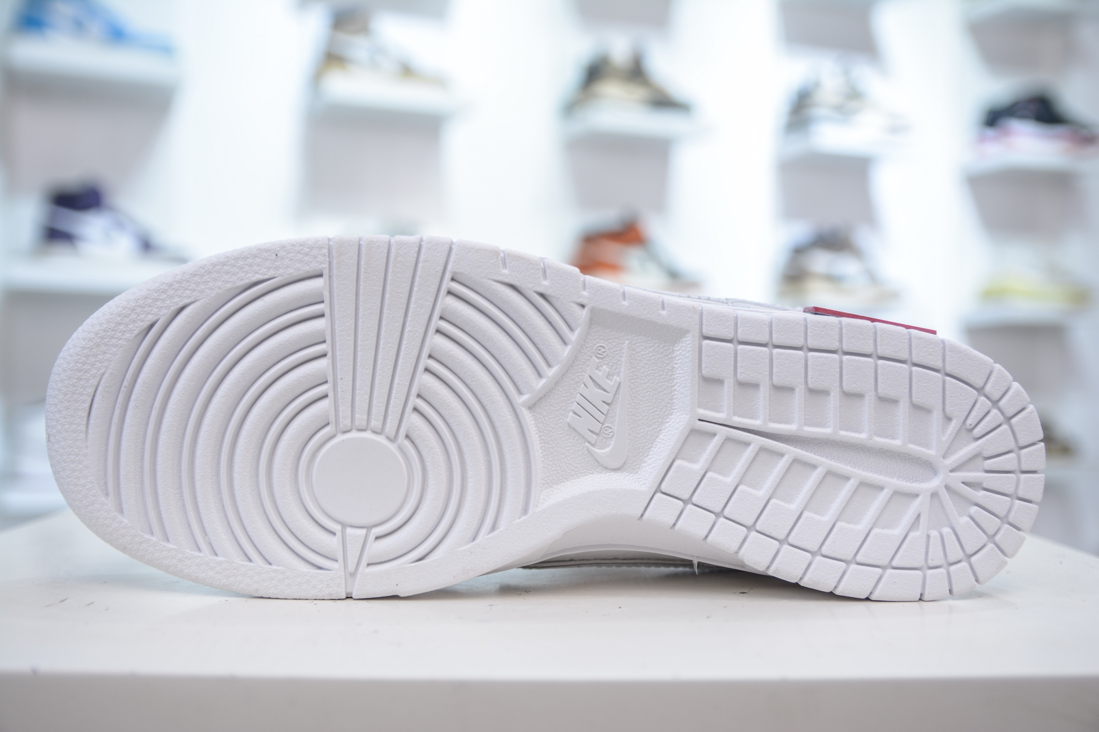 Nike SB Dunk Low x Louis Vuitton: Pure White Excellence, Original Quality 5 i1755018006240 8618 0 4