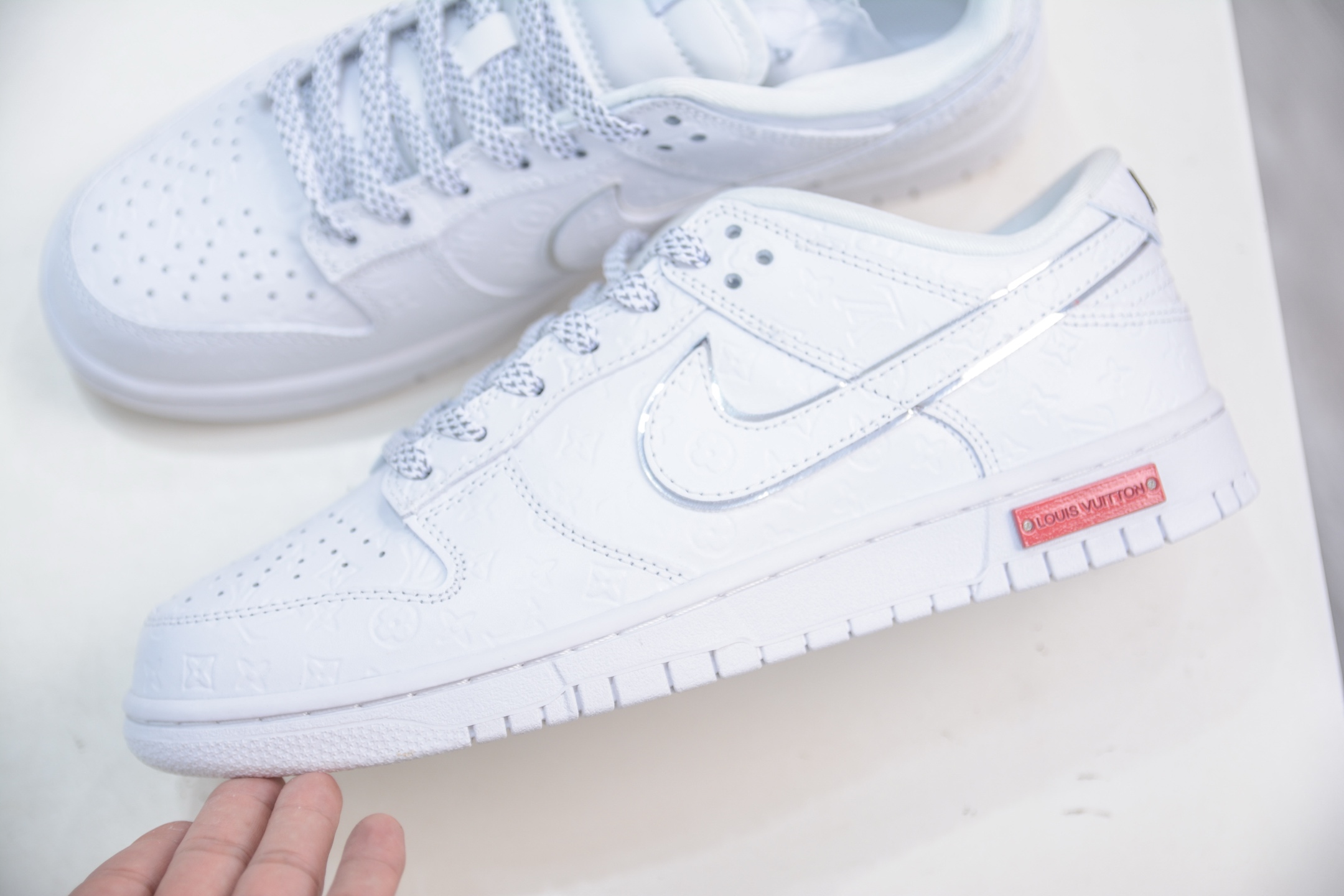 Nike SB Dunk Low x Louis Vuitton: Pure White Excellence, Original Quality 7 i1755018007334 6500 0 6