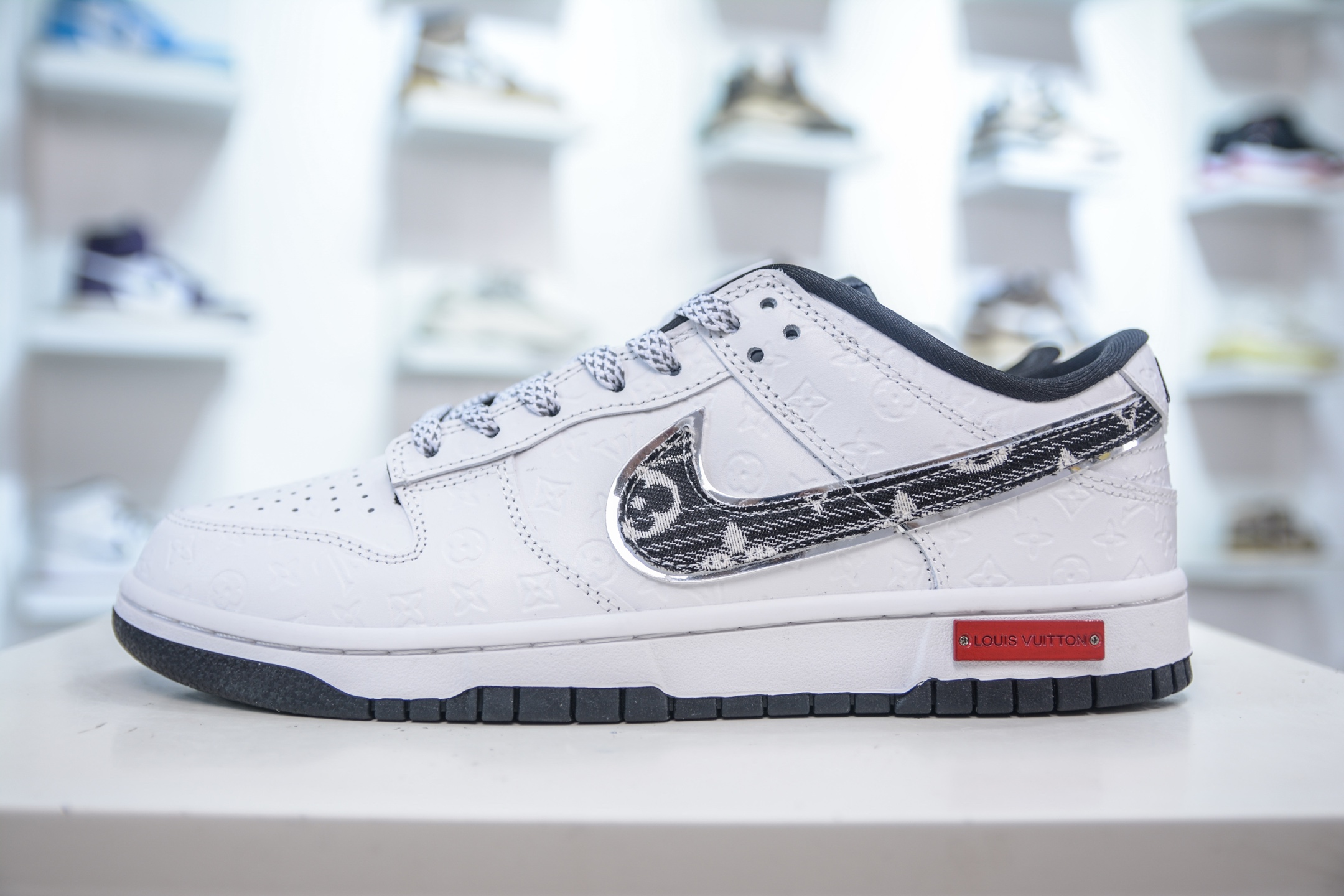Nike SB Dunk Low x Louis Vuitton White/Black Denim Collaboration Sneakers 1 i1755018055635 3071 0 0
