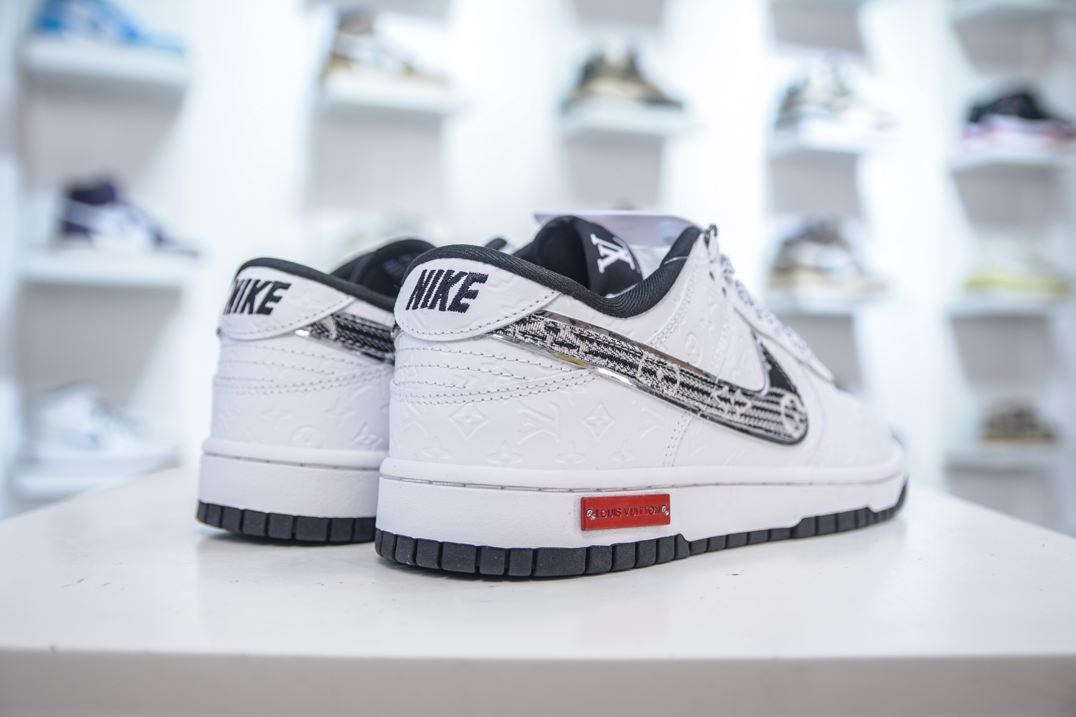 Nike SB Dunk Low x Louis Vuitton White/Black Denim Collaboration Sneakers 6 i1755018055692 1371 0 5