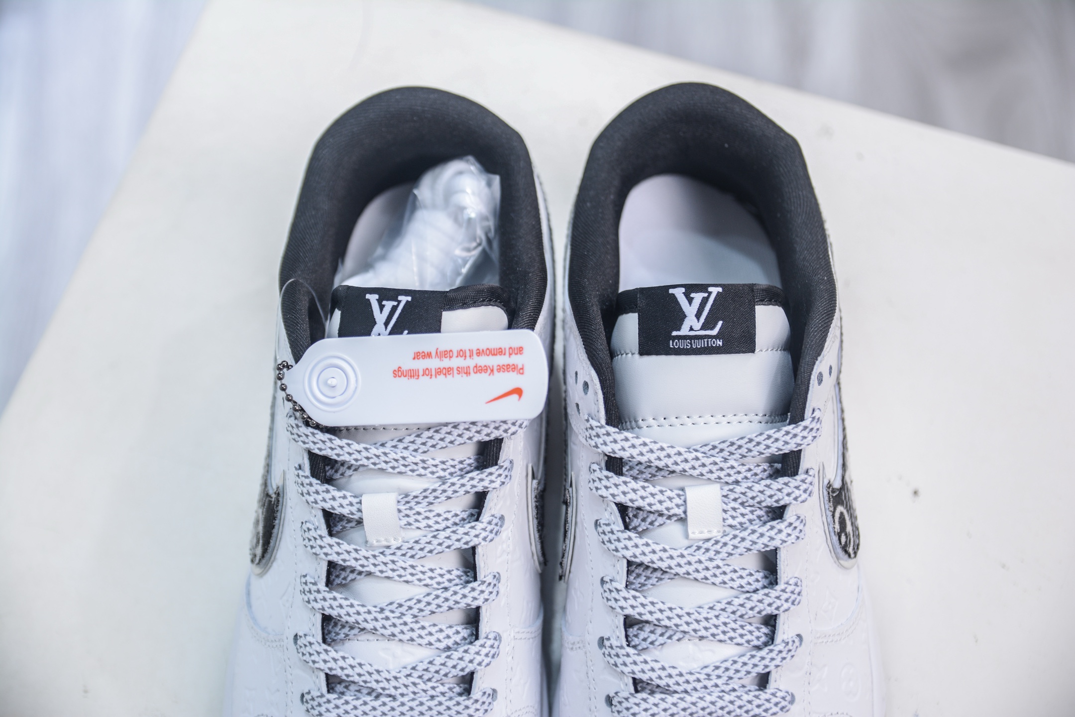 Nike SB Dunk Low x Louis Vuitton White/Black Denim Collaboration Sneakers 8 i1755018055704 5889 0 7