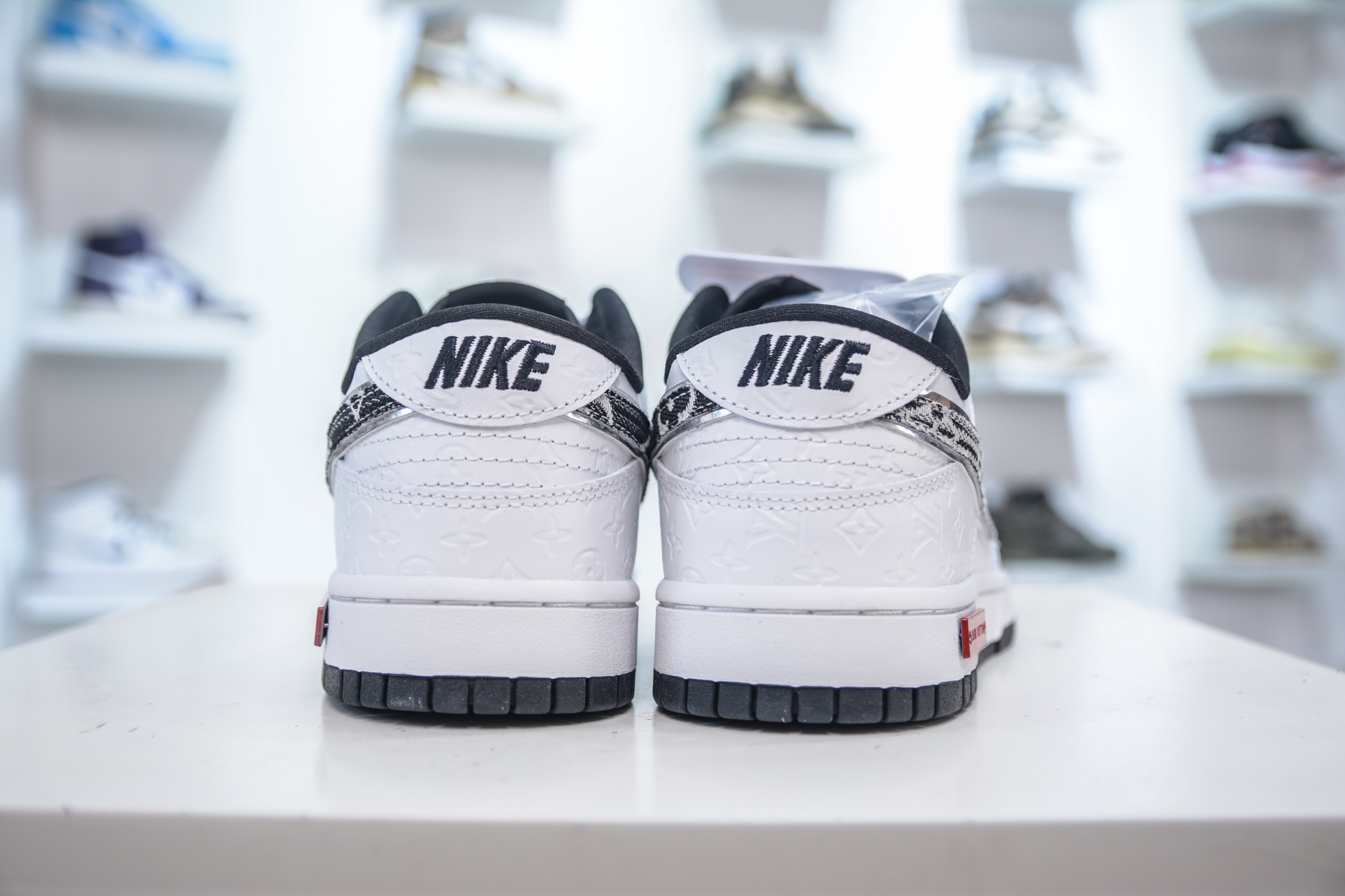 Nike SB Dunk Low x Louis Vuitton White/Black Denim Collaboration Sneakers 2 i1755018055738 3695 0 1