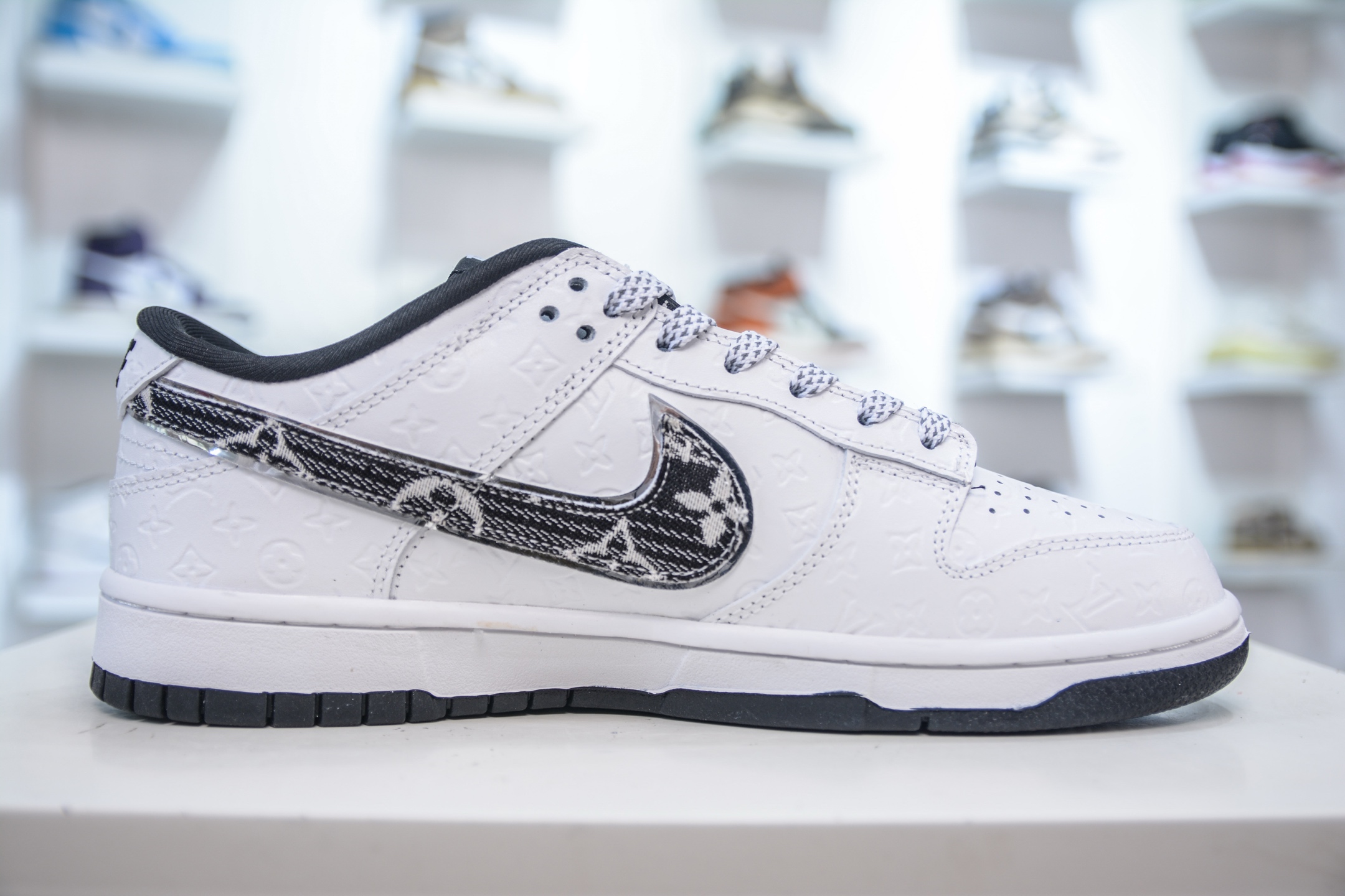 Nike SB Dunk Low x Louis Vuitton White/Black Denim Collaboration Sneakers 3 i1755018057208 615 0 2