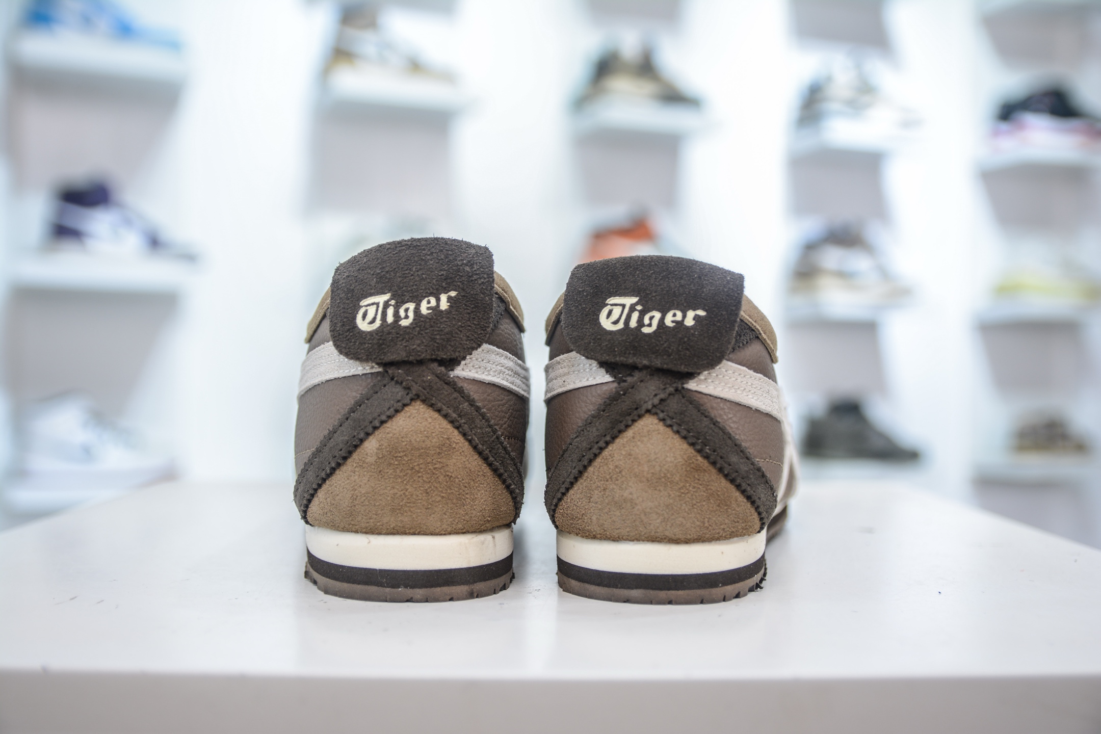 Onitsuka Tiger Mexico 66 SD: Retro Leather Low-Top Sneakers - Brown/White 3 i1755018162560 1188 0 1
