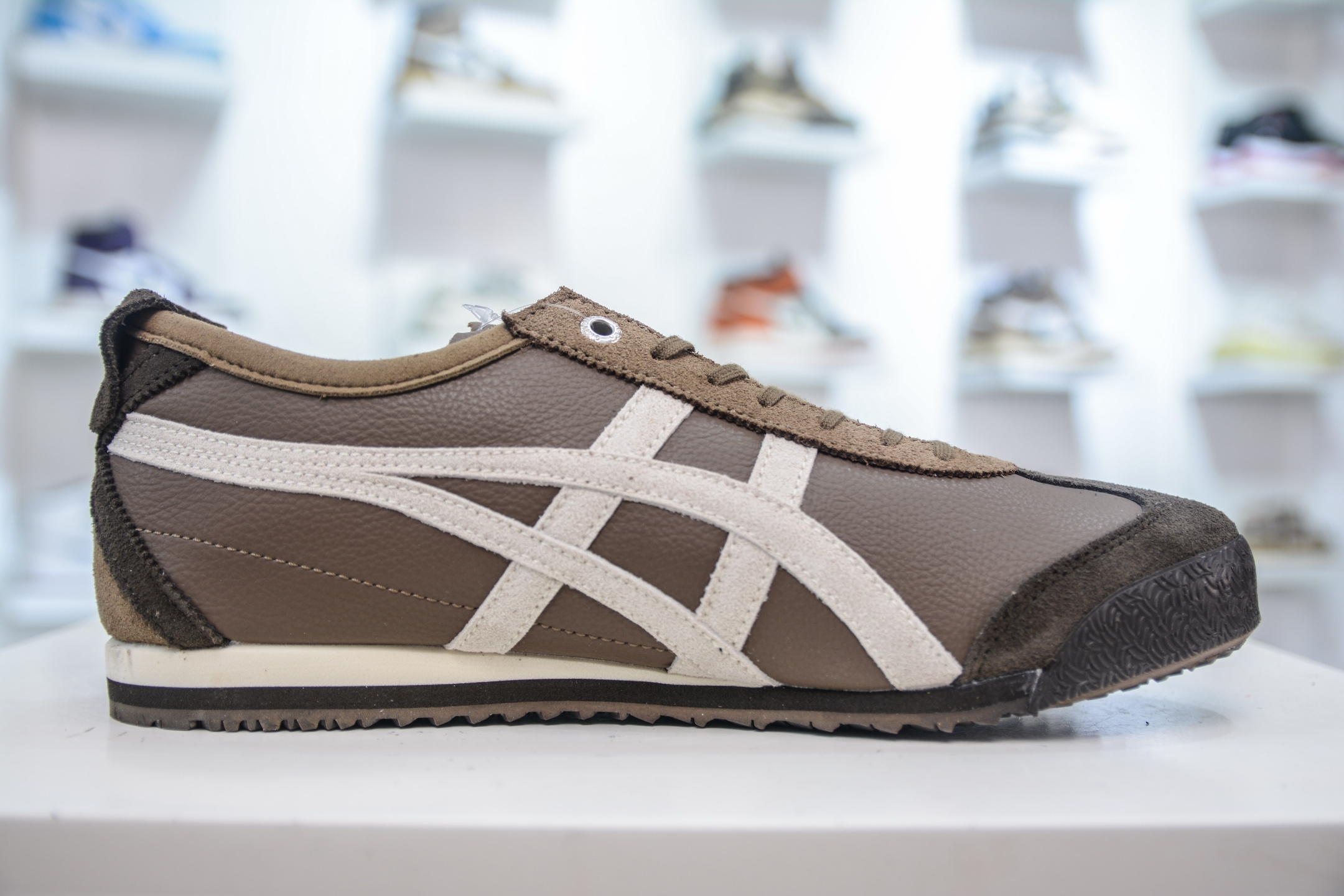Onitsuka Tiger Mexico 66 SD: Retro Leather Low-Top Sneakers - Brown/White 4 i1755018163879 56 0 2