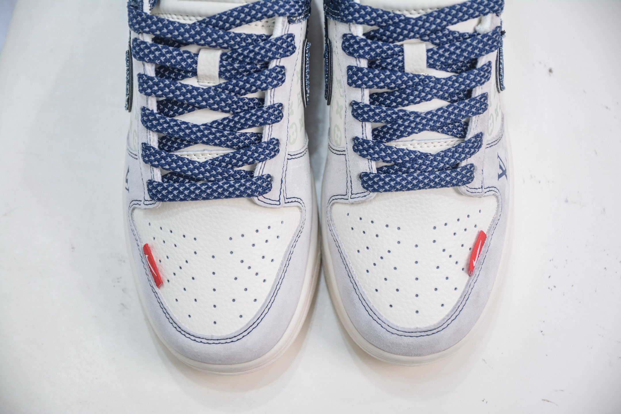 Nike SB Dunk Low x Louis VuittLV联名-白灰蓝牛仔 YX5066-381