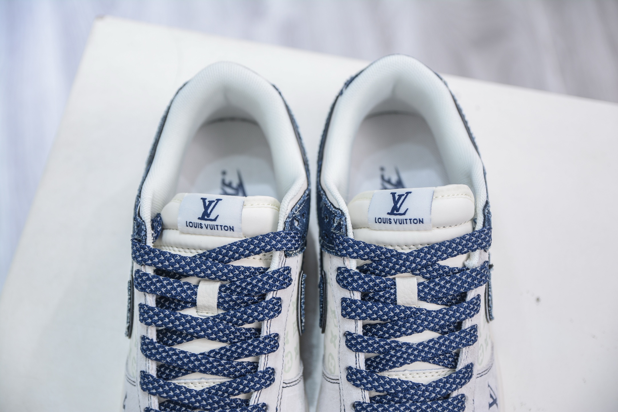 Nike SB Dunk Low x Louis VuittLV联名-白灰蓝牛仔 YX5066-381