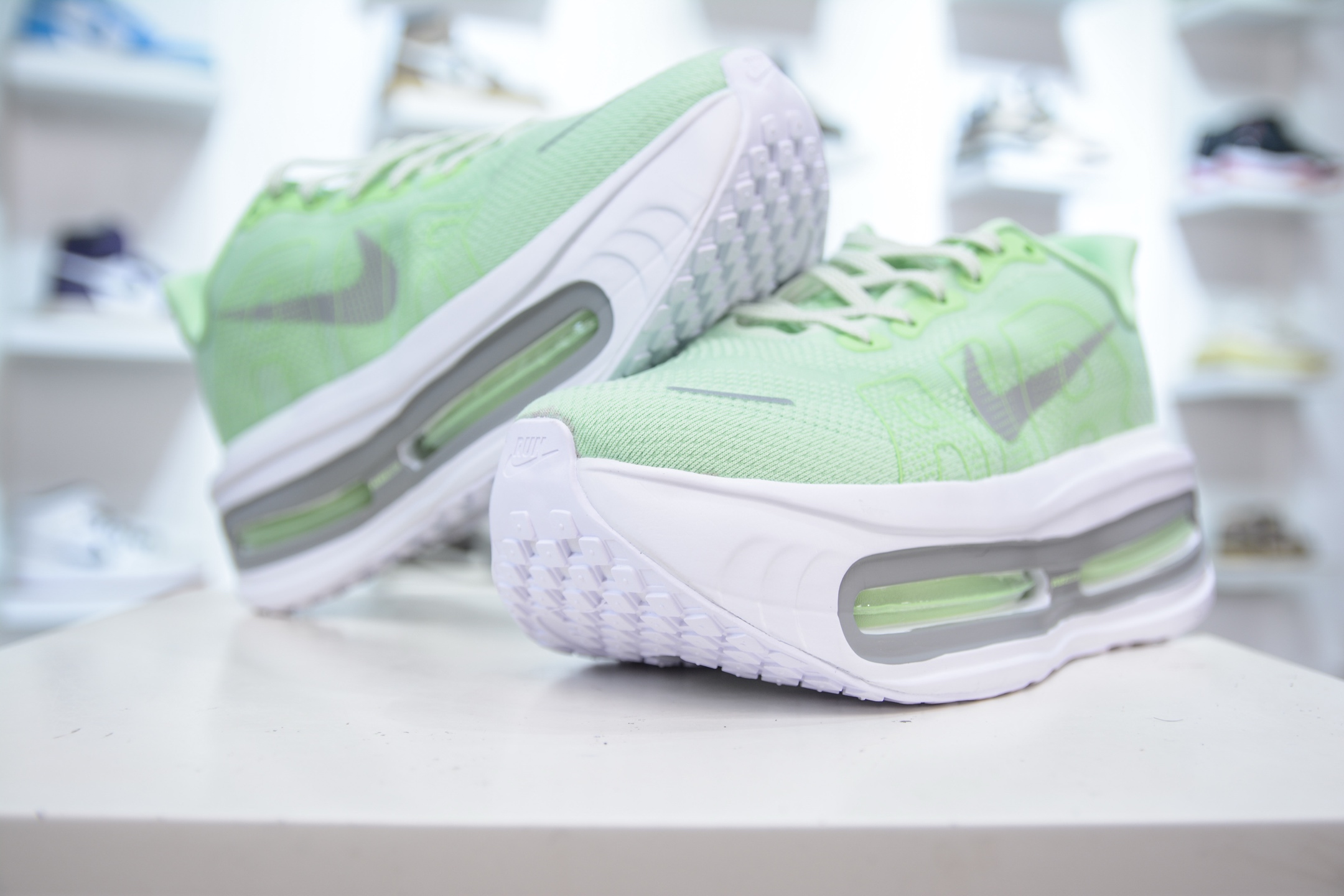 Nike Air Zoom Pegasus Premium 全掌气垫缓震网面运动跑鞋 FN8453-023