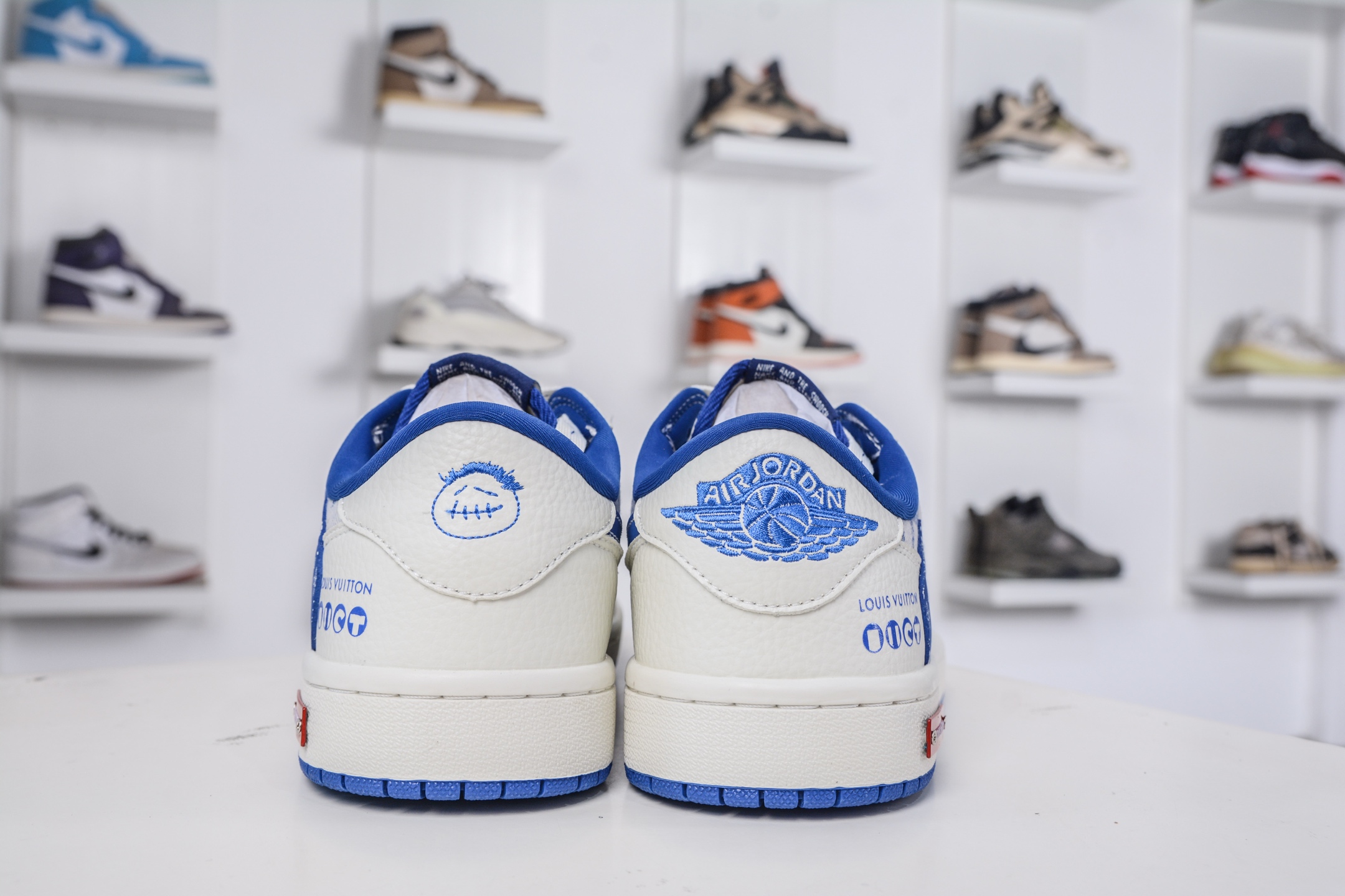 270 TS x Air Jordan x Louis Vuitton AJ1 Low 倒钩低帮LV联名-白蓝牛仔 SC0601-055