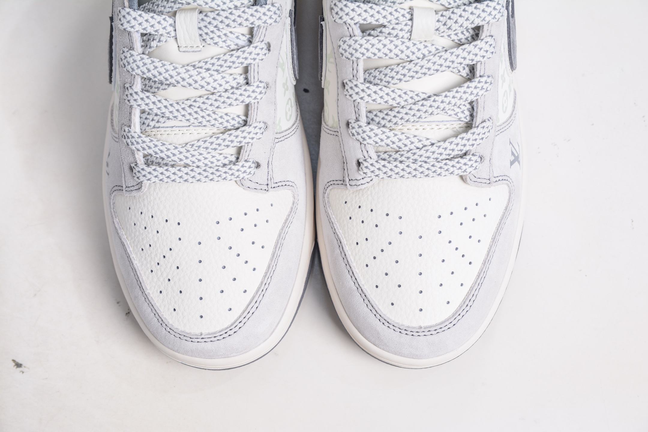 270 Nike SB Dunk Low x Louis Vuitton LV联名-灰白双勾 CX5050-Y20