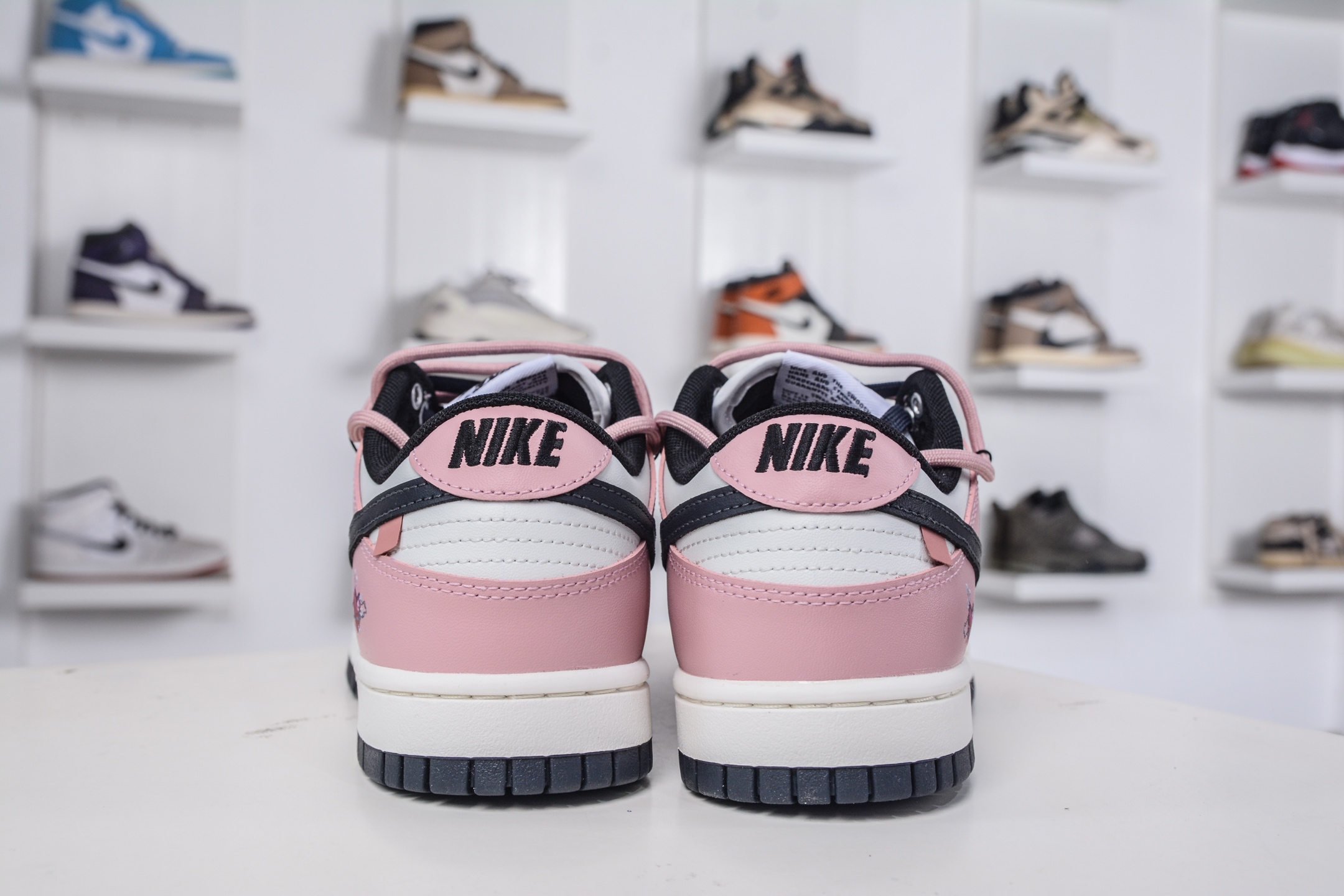 Nike Dunk Low 怦然心动 此款以温柔的樱花粉为主调 PB0510-055