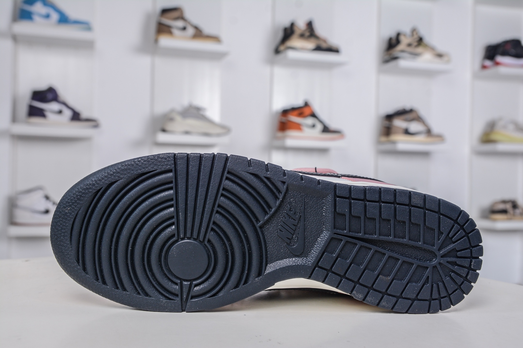 Nike Dunk Low 怦然心动 此款以温柔的樱花粉为主调 PB0510-055