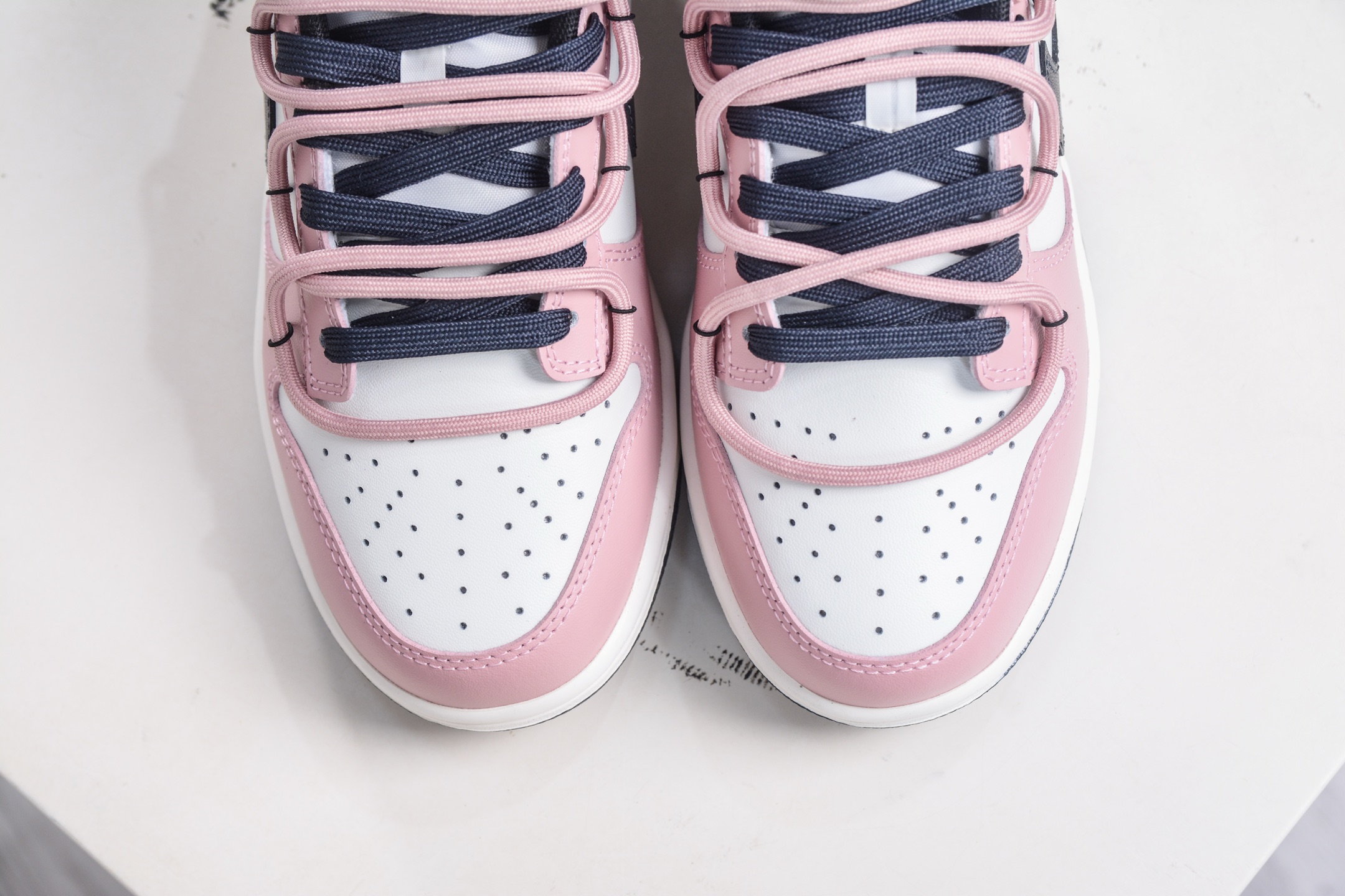 Nike Dunk Low 怦然心动 此款以温柔的樱花粉为主调 PB0510-055