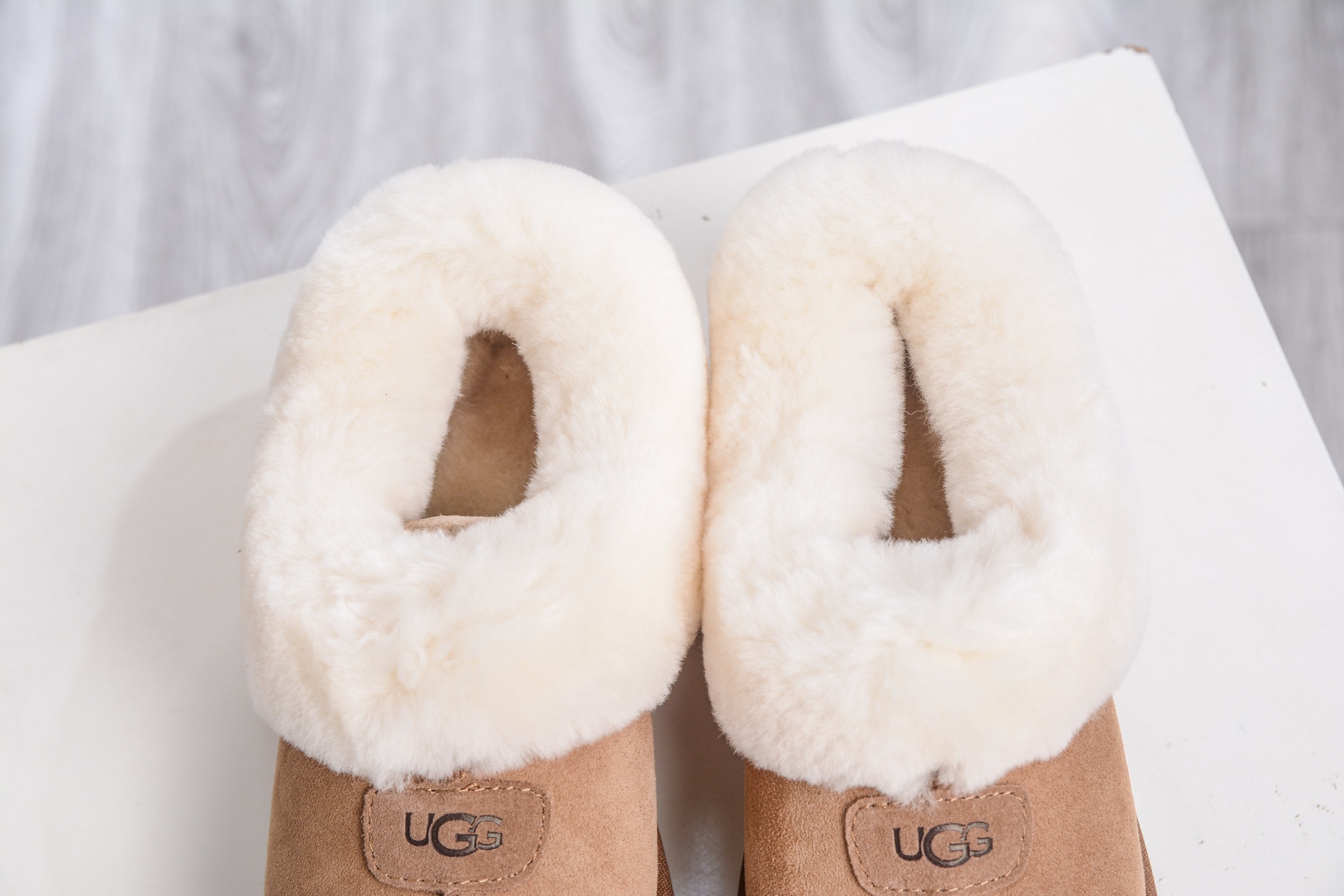 210 UGG CLASSIC SHORT II 薄底 羊皮毛一体高品质 保暖锁热 1134810