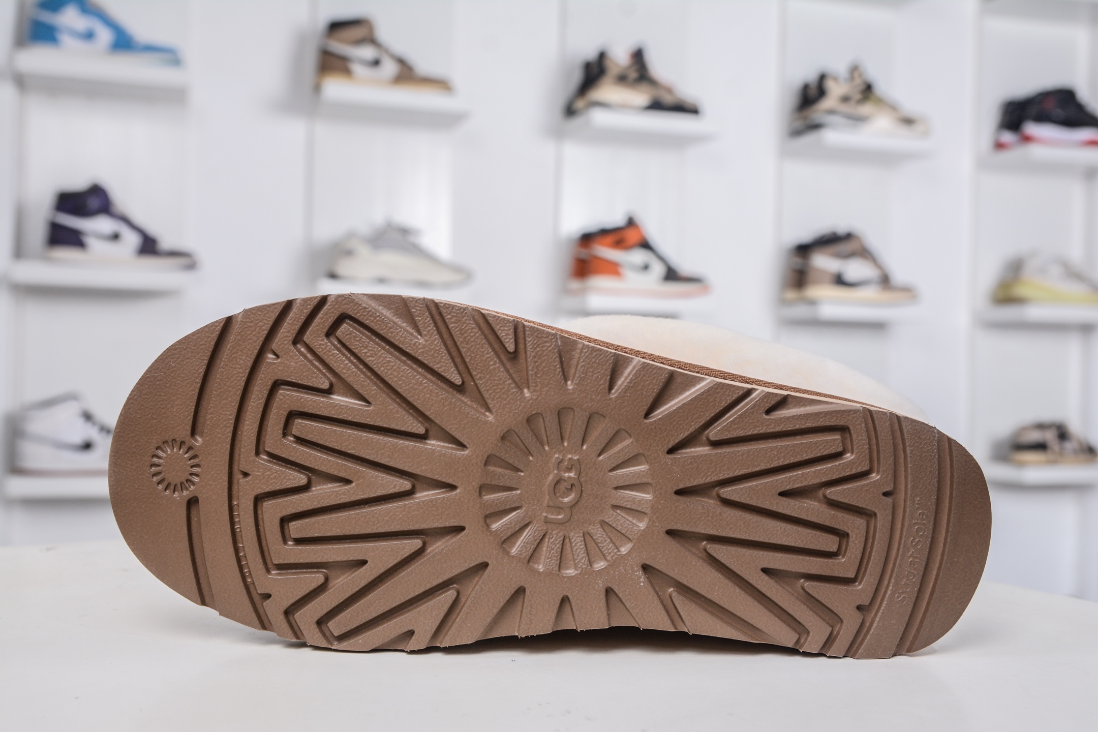 210 UGG CLASSIC SHORT II 薄底 羊皮毛一体高品质 保暖锁热 1134810