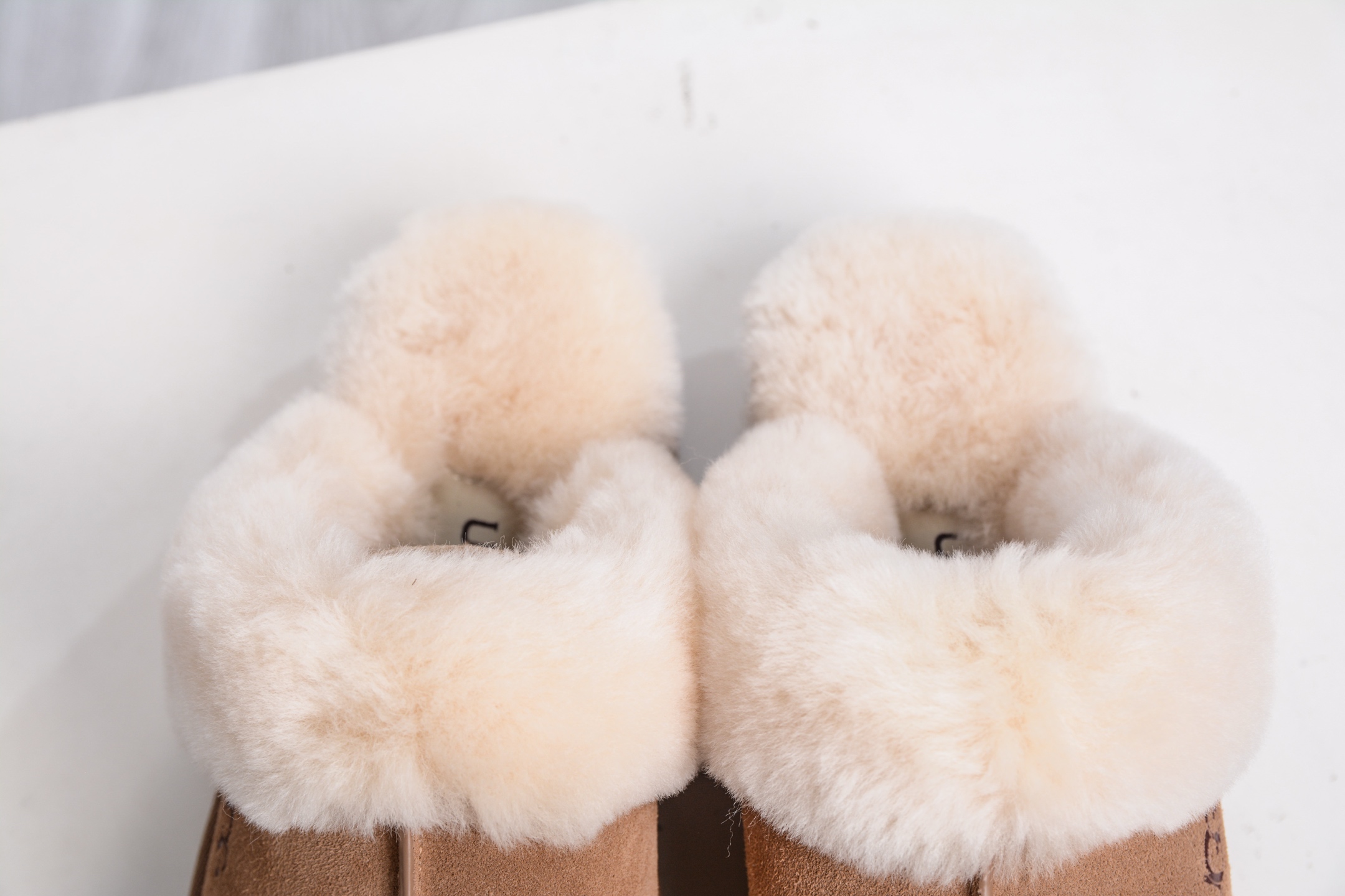 210 UGG DISQUETTE 羊皮毛一体高品质 保暖锁热 1122550