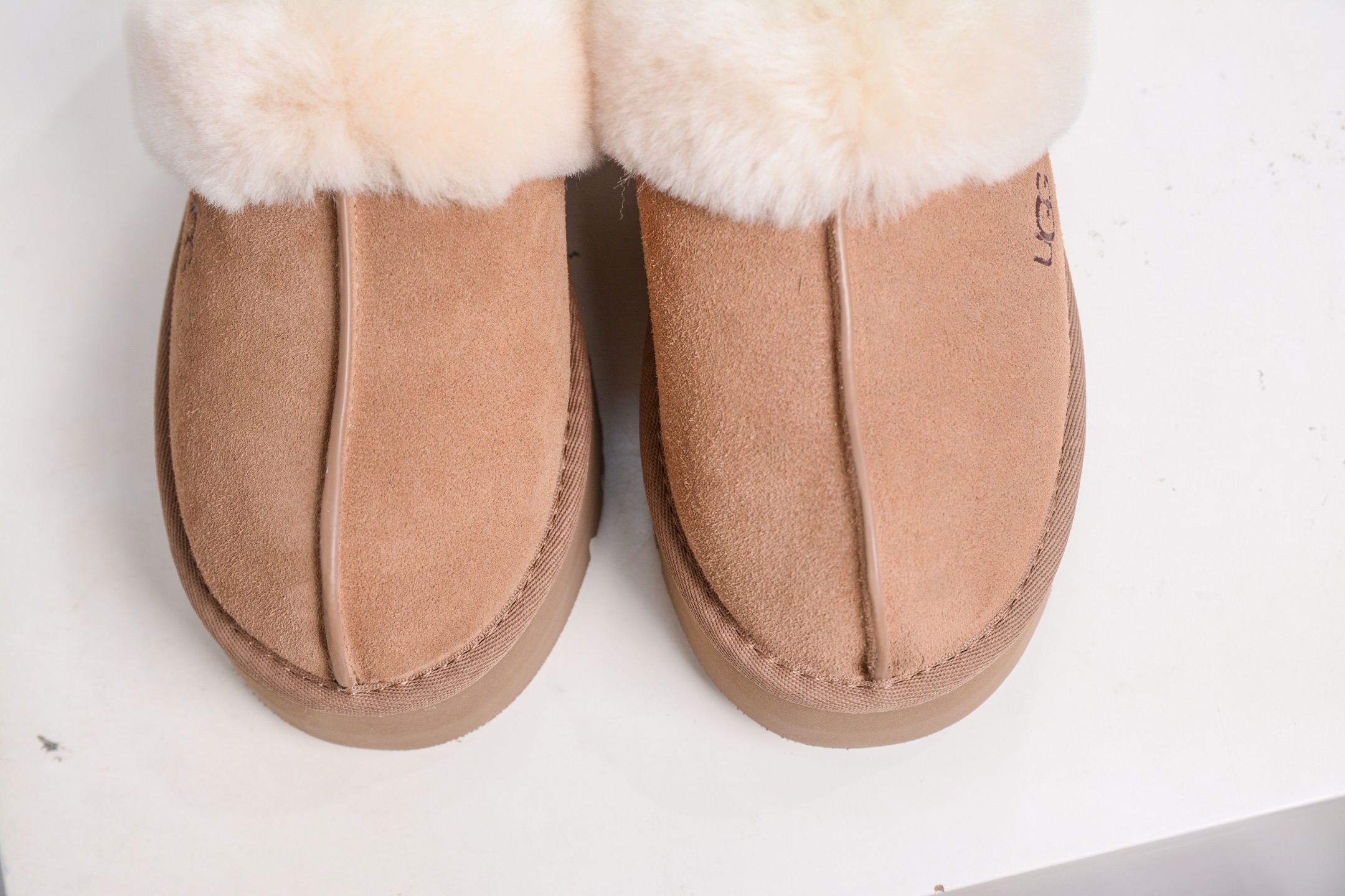 210 UGG DISQUETTE 羊皮毛一体高品质 保暖锁热 1122550