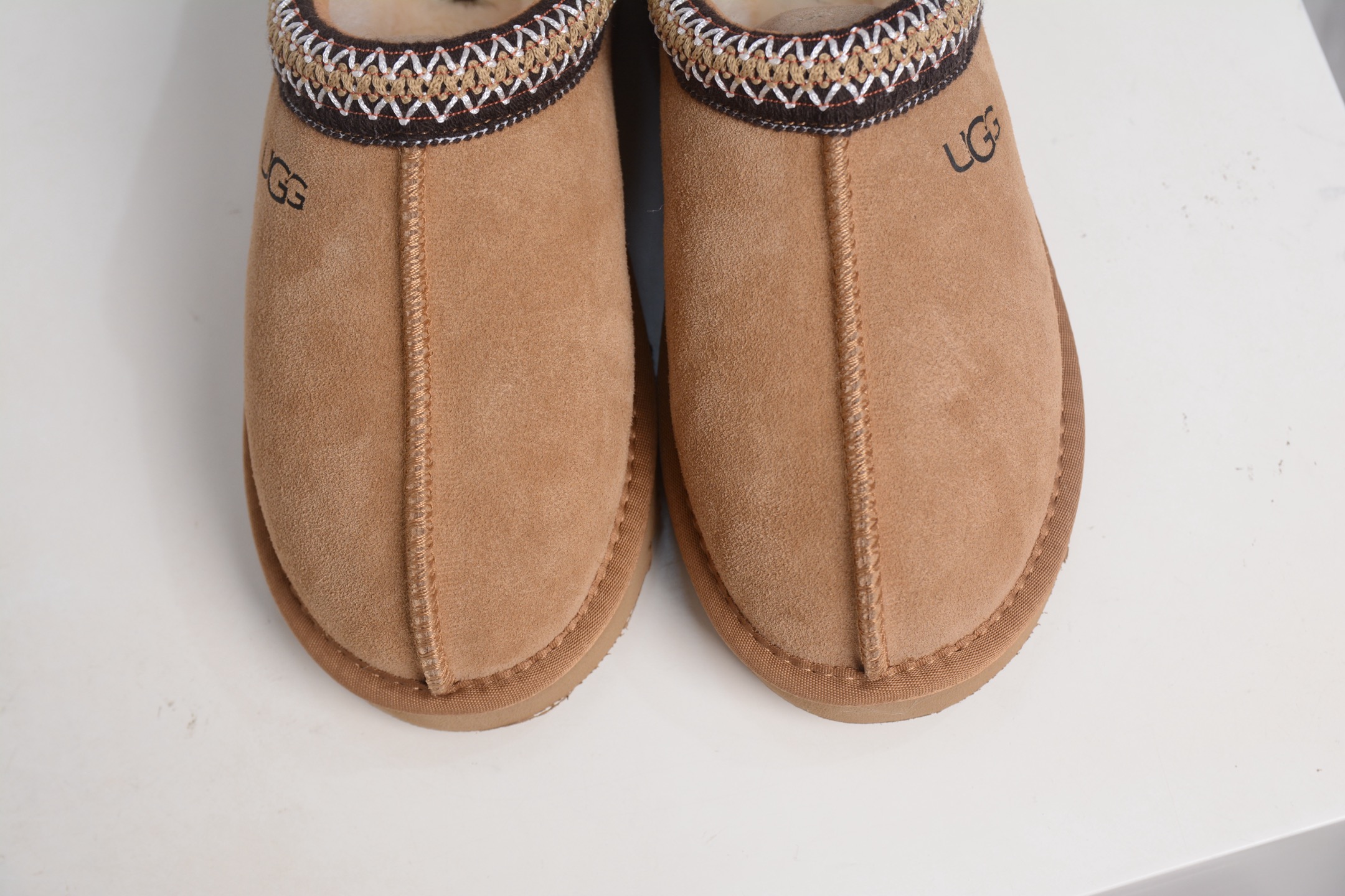 UGG Tasman 民族风半拖鞋 小红书爆款 此款构思于中国民族传统服饰文化绚丽多彩 UGG Tasman 民族风半拖鞋 小红书爆款 此款构思于中国民族传统服饰文化绚丽多彩