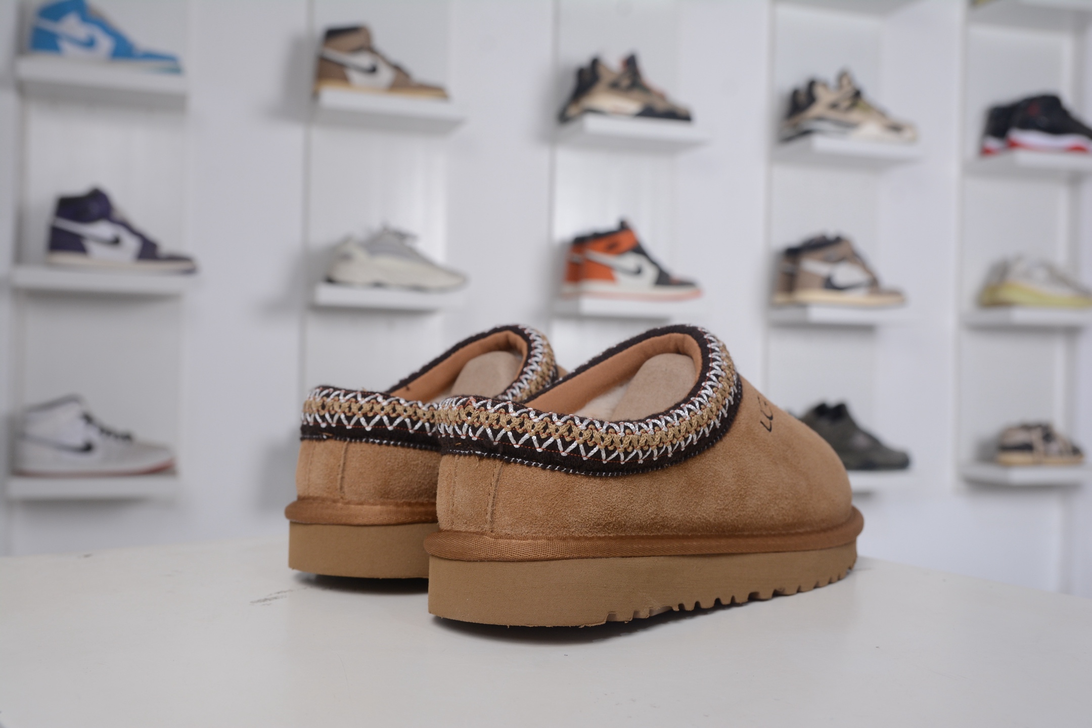 UGG Tasman 民族风半拖鞋 小红书爆款 此款构思于中国民族传统服饰文化绚丽多彩 UGG Tasman 民族风半拖鞋 小红书爆款 此款构思于中国民族传统服饰文化绚丽多彩