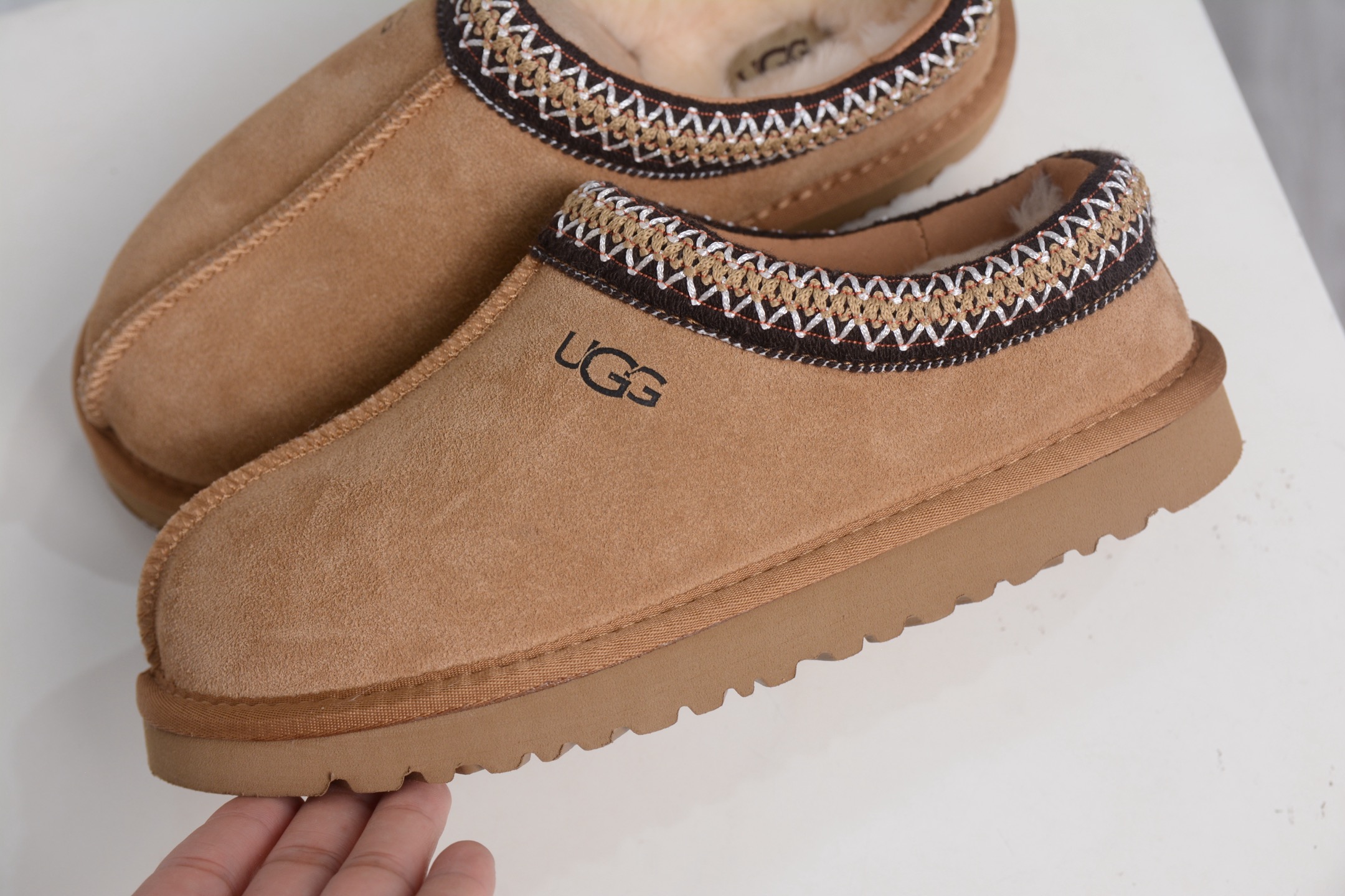 UGG Tasman 民族风半拖鞋 小红书爆款 此款构思于中国民族传统服饰文化绚丽多彩 UGG Tasman 民族风半拖鞋 小红书爆款 此款构思于中国民族传统服饰文化绚丽多彩