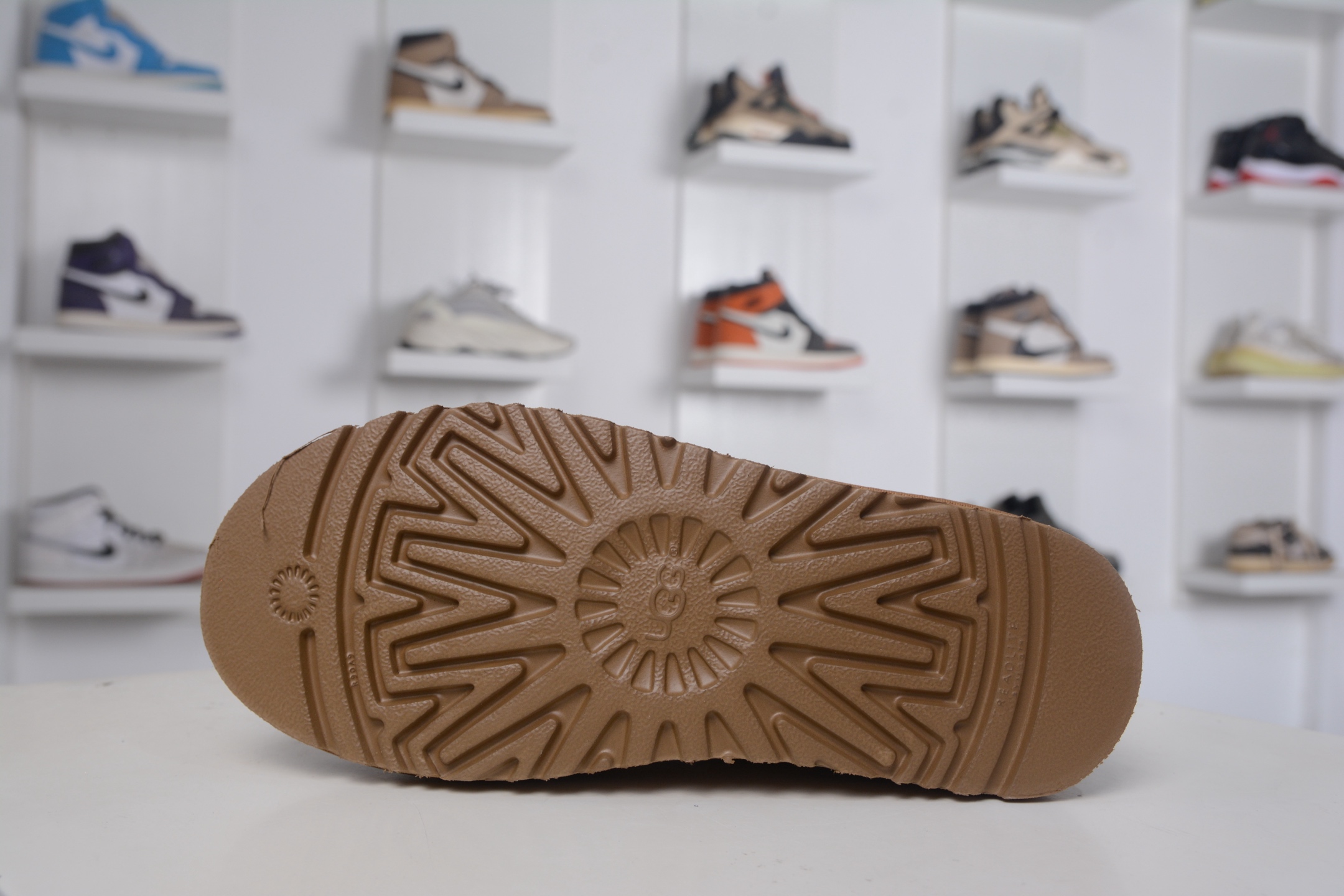 UGG Tasman 民族风半拖鞋 小红书爆款 此款构思于中国民族传统服饰文化绚丽多彩 UGG Tasman 民族风半拖鞋 小红书爆款 此款构思于中国民族传统服饰文化绚丽多彩