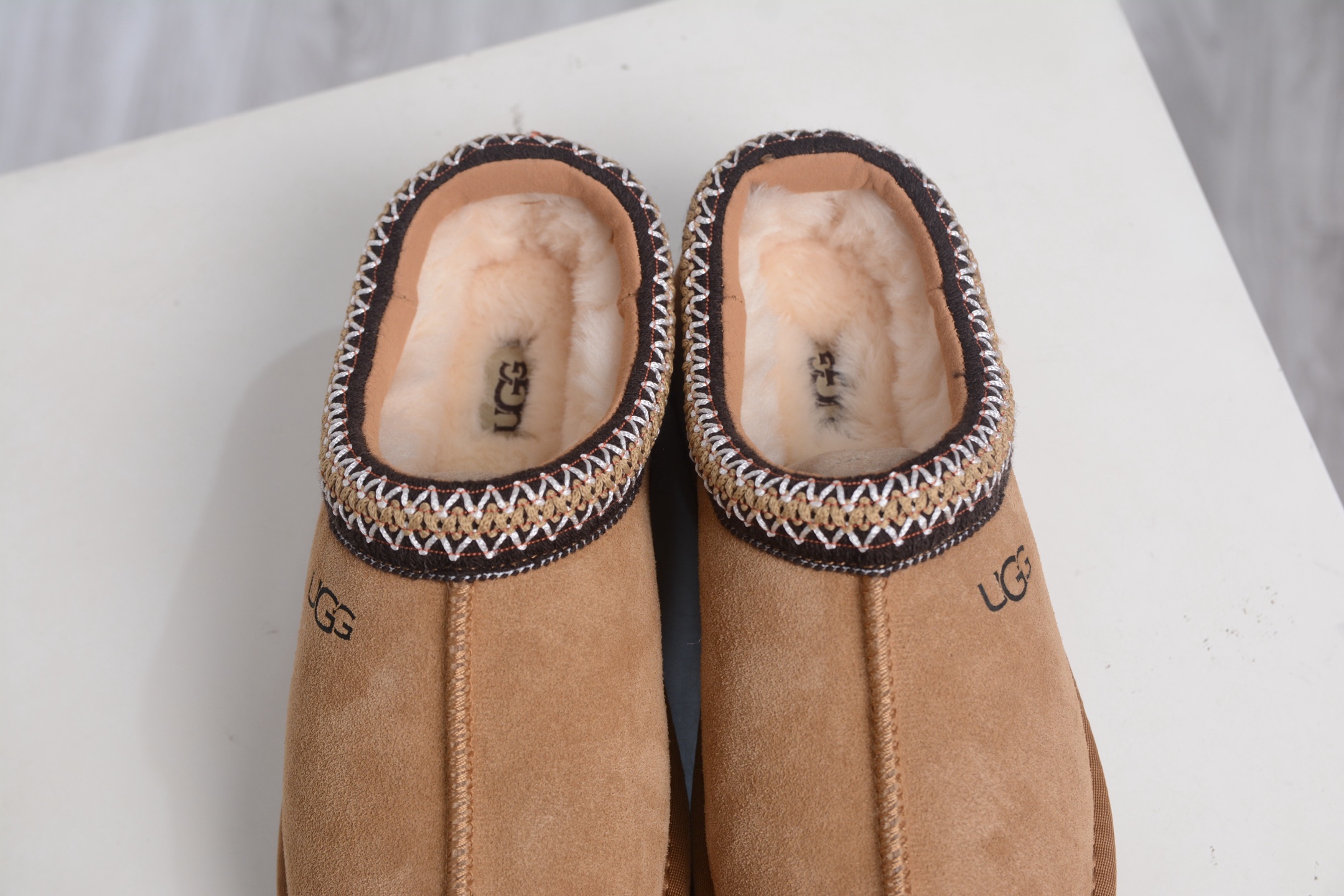 UGG Tasman 民族风半拖鞋 小红书爆款 此款构思于中国民族传统服饰文化绚丽多彩 UGG Tasman 民族风半拖鞋 小红书爆款 此款构思于中国民族传统服饰文化绚丽多彩