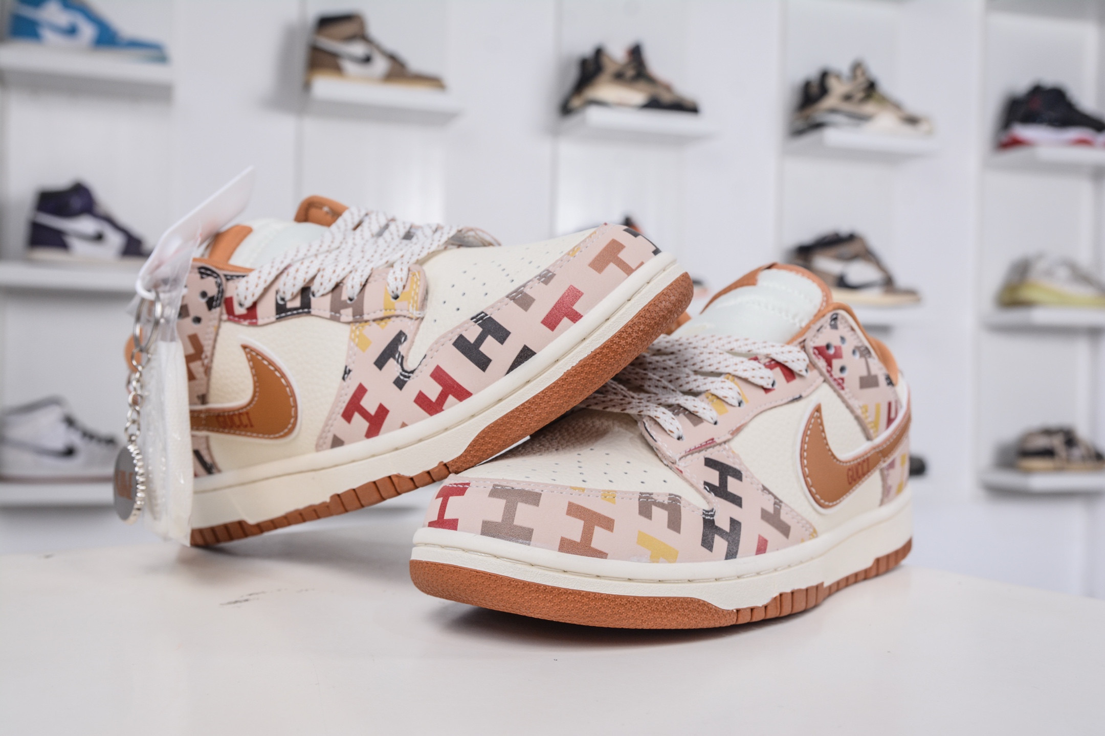 Nike SB Dunk Low x Gucci Collaboration - Premium Quality & Unique Design 4 i1760979310937 3914 0 3