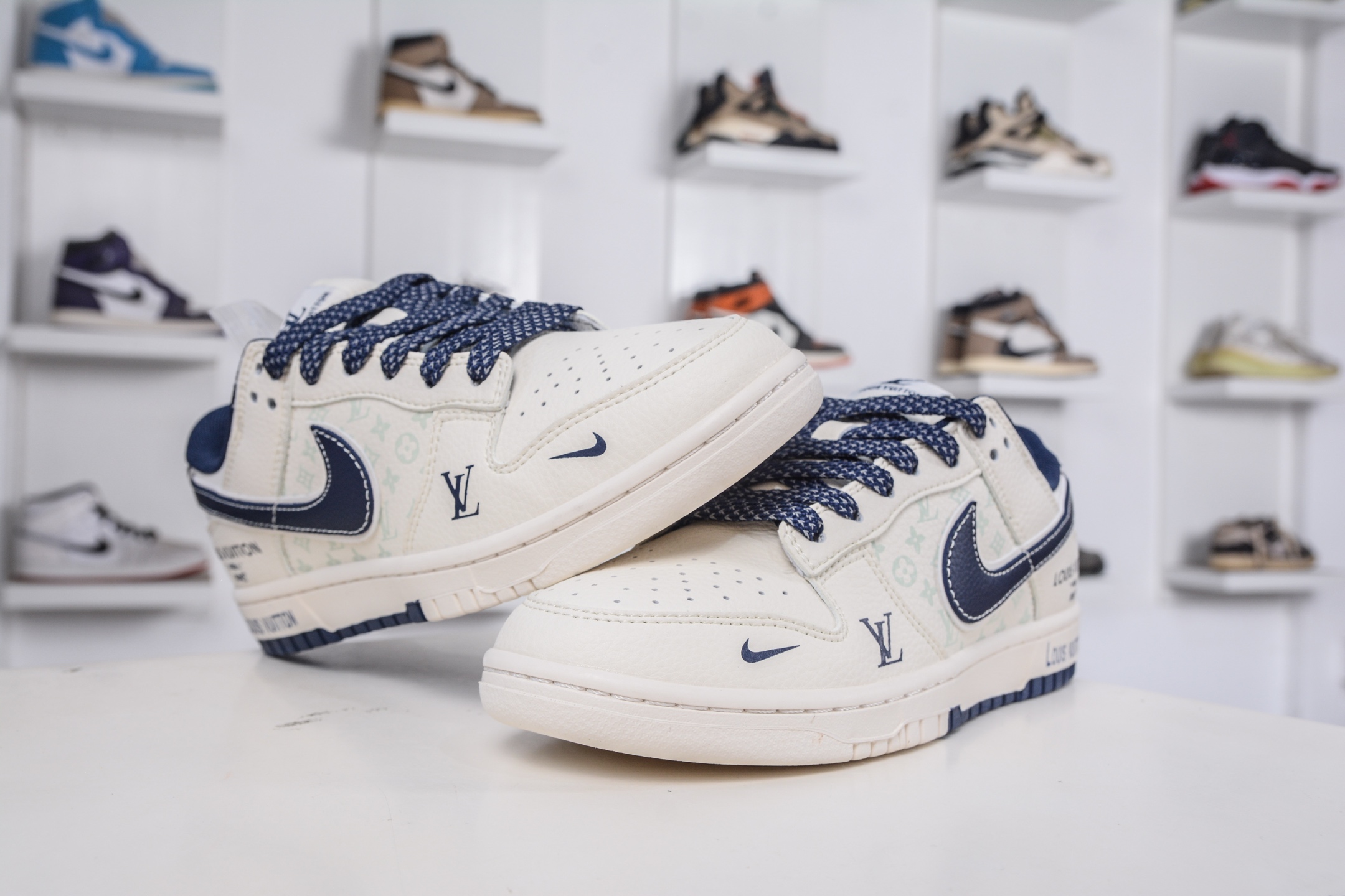 Nike SB Dunk Low x Louis Vuitton Cream/Navy Designer Sneakers 5 i1760979360999 9198 0 3
