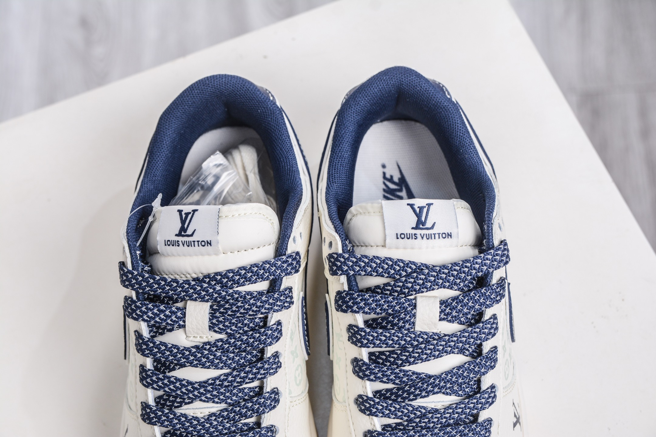 Nike SB Dunk Low x Louis Vuitton Cream/Navy Designer Sneakers 9 i1760979361003 597 0 7
