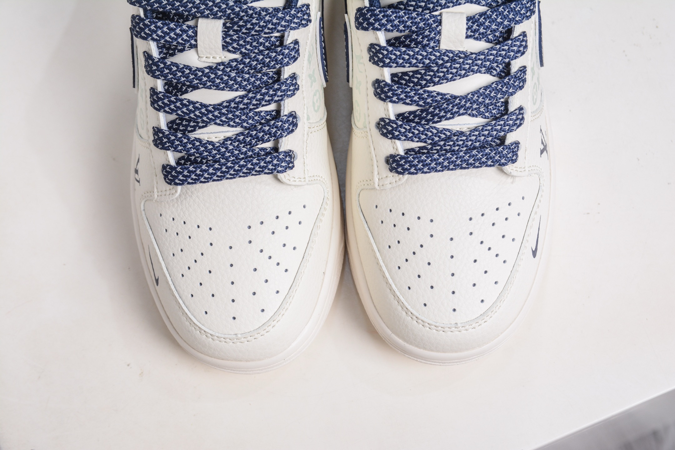 Nike SB Dunk Low x Louis Vuitton Cream/Navy Designer Sneakers 10 i1760979361033 3196 0 8