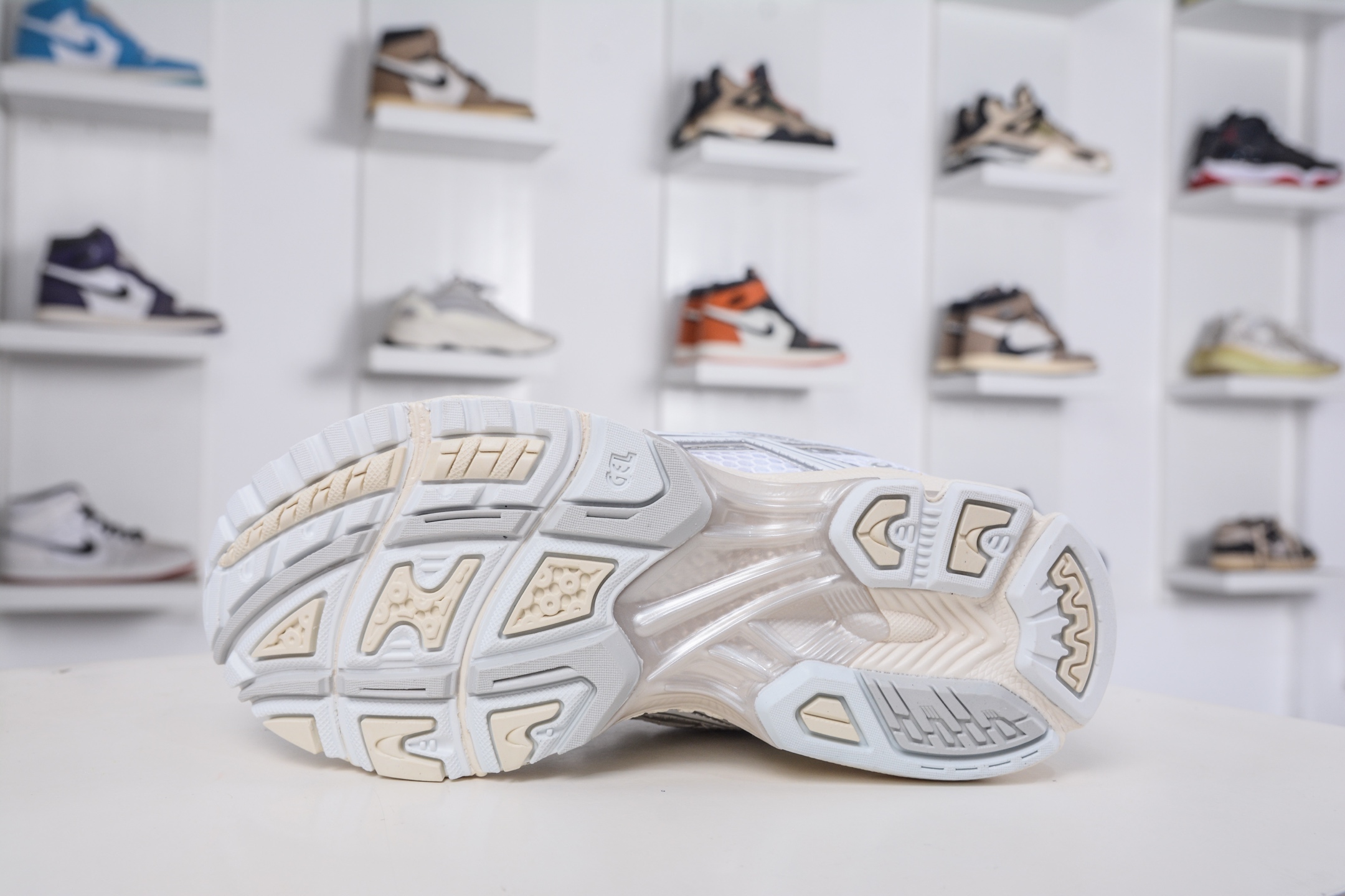 ASICS Gel-Nimbus 10.1 White Silver Running Shoes - Lightweight & Cushioned 6 i1760979410456 4094 0 4