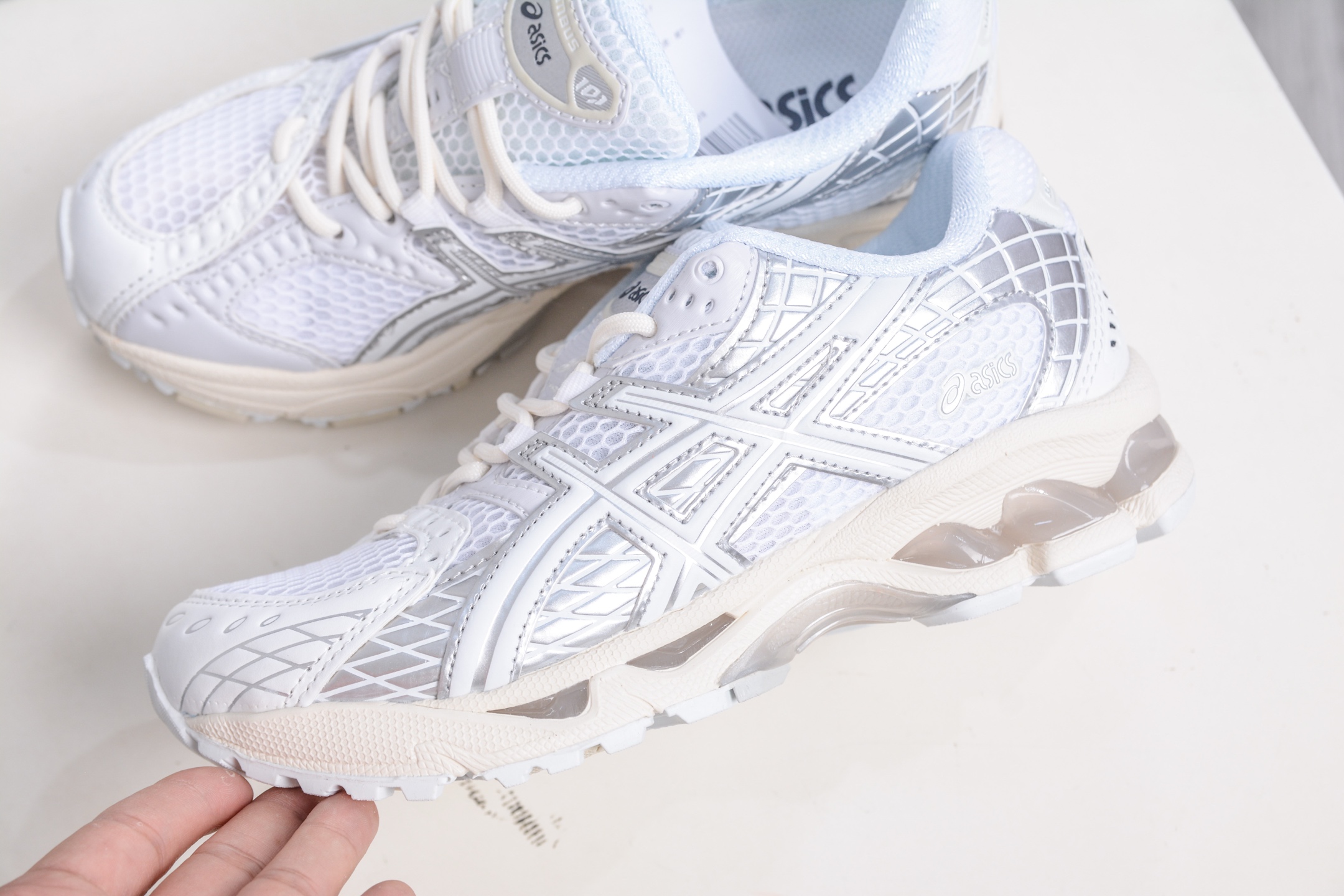 ASICS Gel-Nimbus 10.1 White Silver Running Shoes - Lightweight & Cushioned 8 i1760979411032 4417 0 6