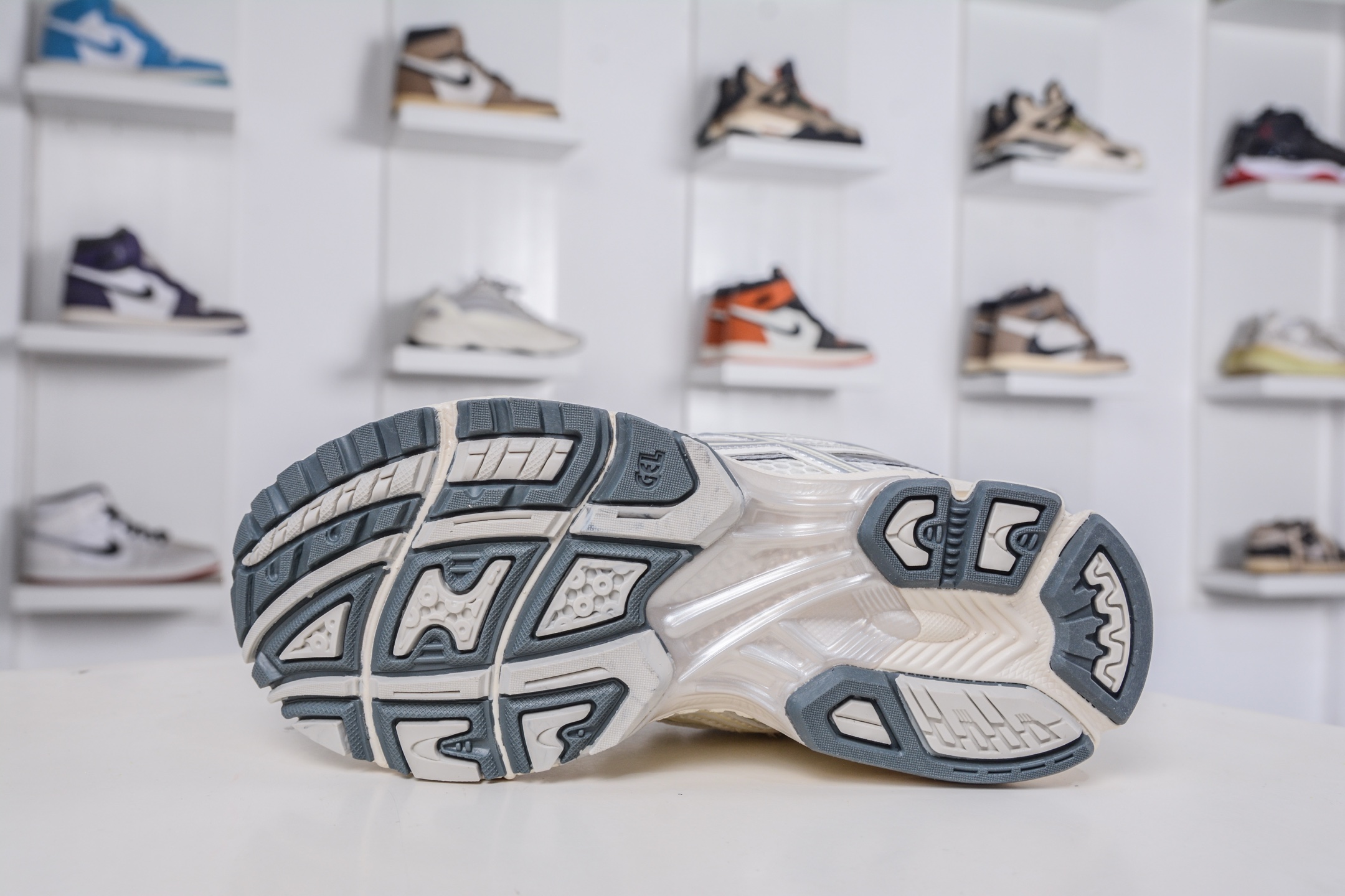 ASICS Gel-Nimbus 10.1 亚瑟士雨云10.1代系列轻量缓震休闲运动跑步鞋 1203A929-100-High Quatity Cheap Brand wholesale wholesaler seller Clothes Bags handbags Sneakers Top Fashion Clothing Shoes from China Factory Chinese suppliers best Quality Beautiful Price ASICS Gel-Nimbus 10.1 亚瑟士雨云10.1代系列轻量缓震休闲运动跑步鞋 1203A929-100