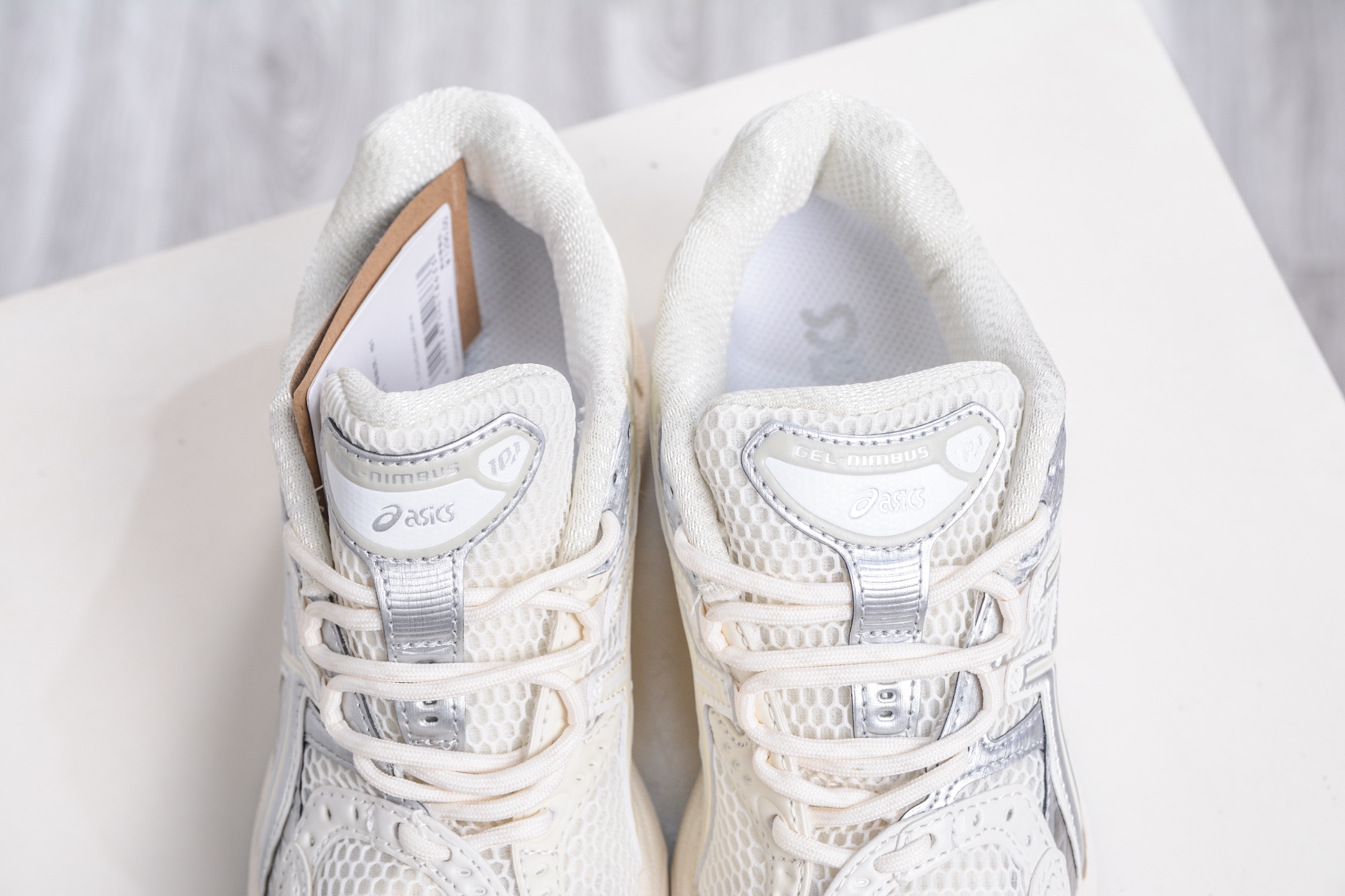 ASICS Gel-Nimbus 10.1 亚瑟士雨云10.1代系列轻量缓震休闲运动跑步鞋 1203A929-100-High Quatity Cheap Brand wholesale wholesaler seller Clothes Bags handbags Sneakers Top Fashion Clothing Shoes from China Factory Chinese suppliers best Quality Beautiful Price ASICS Gel-Nimbus 10.1 亚瑟士雨云10.1代系列轻量缓震休闲运动跑步鞋 1203A929-100