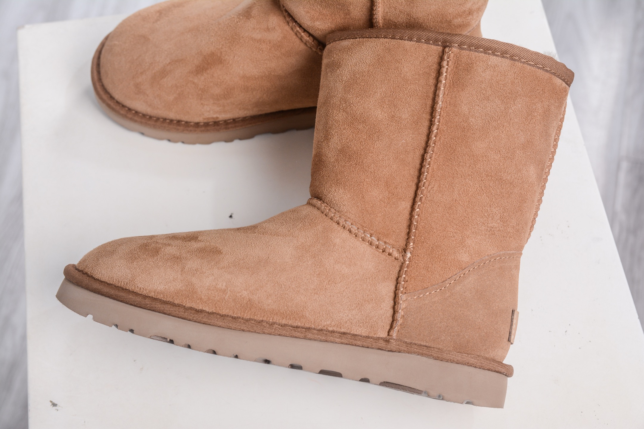 Ugg Classic Women's Chestnut Mid-Calf Sheepskin Winter Boots - Warm & Stylish 8 i1760979837160 4898 0 6