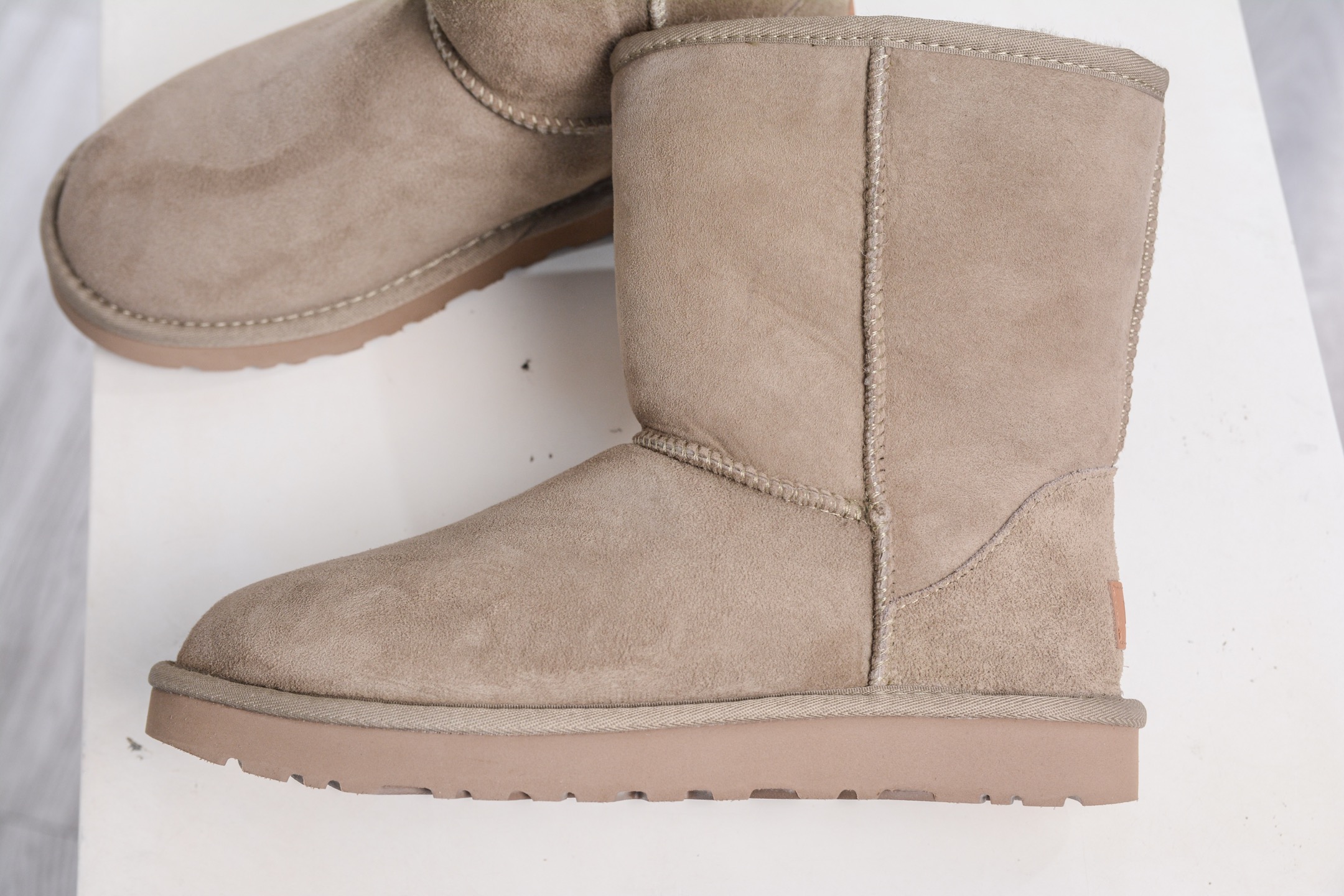 Ugg Classic Short Boot Women's Sheepskin Leather Winter Snow Boots, Chestnut 8 i1760980200591 2707 0 6