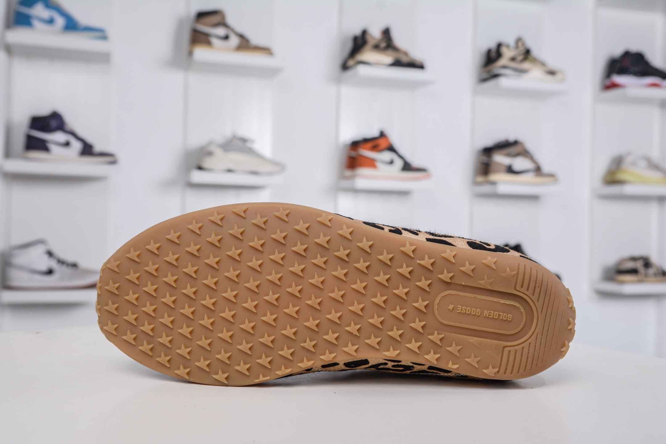 Golden Goose Women's Marathon Leopard Print Sneakers - Stylish and Comfortable 5 i1760980383812 898 0 4