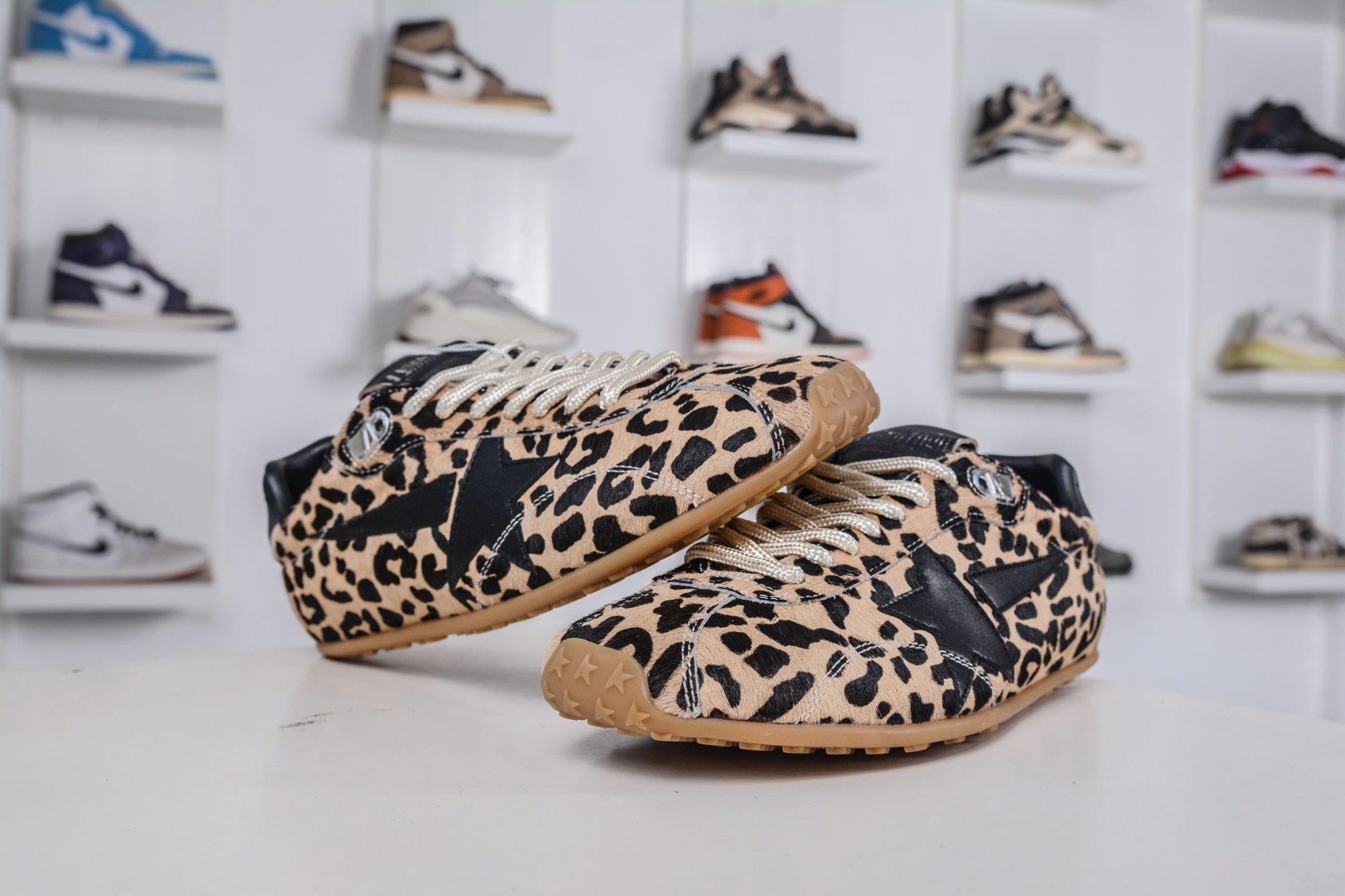 Golden Goose Women's Marathon Leopard Print Sneakers - Stylish and Comfortable 4 i1760980384316 881 0 3