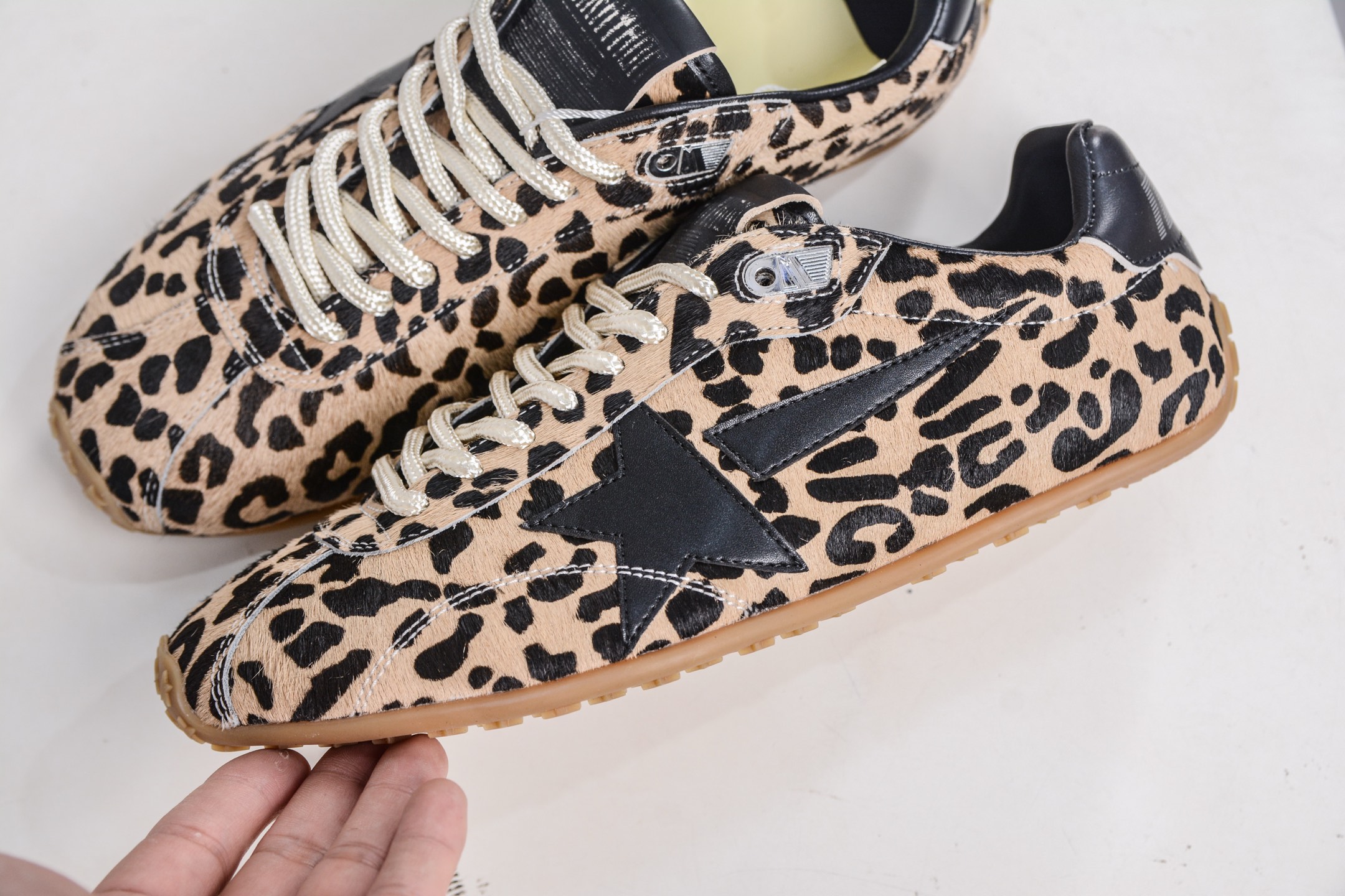 Golden Goose Women's Marathon Leopard Print Sneakers - Stylish and Comfortable 7 i1760980384363 8463 0 6
