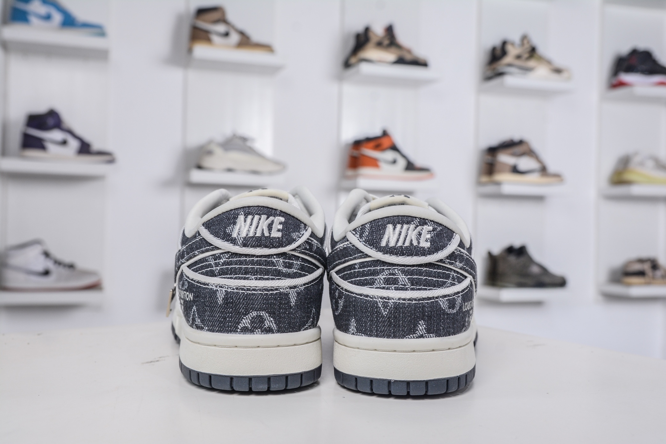 270 Nike SB Dunk Low x Louis Vuitton LV联名-黑牛仔 SC0601-470