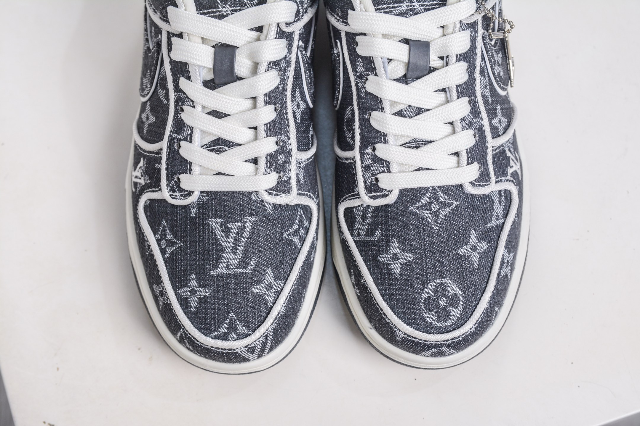 270 Nike SB Dunk Low x Louis Vuitton LV联名-黑牛仔 SC0601-470