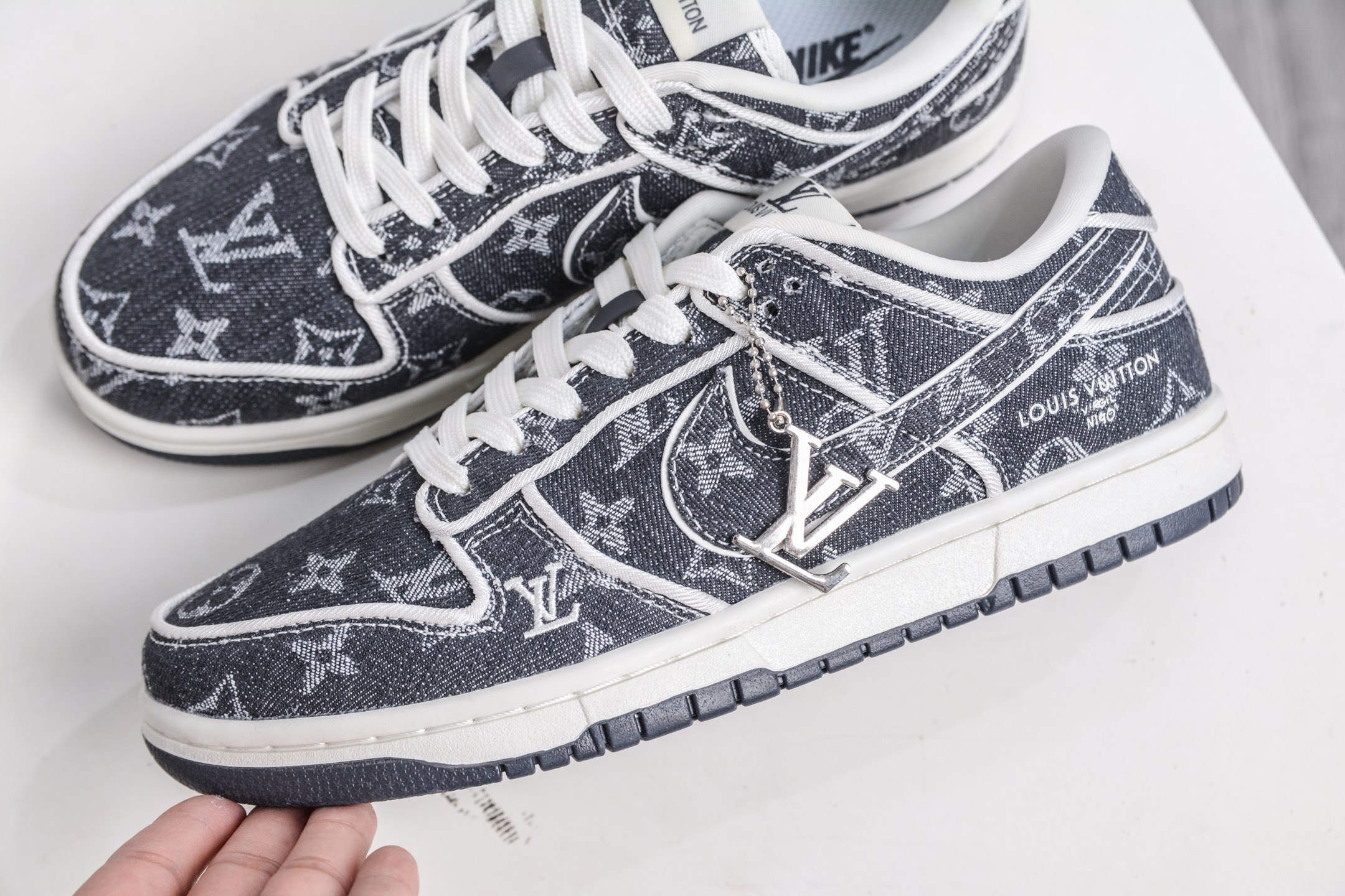 270 Nike SB Dunk Low x Louis Vuitton LV联名-黑牛仔 SC0601-470