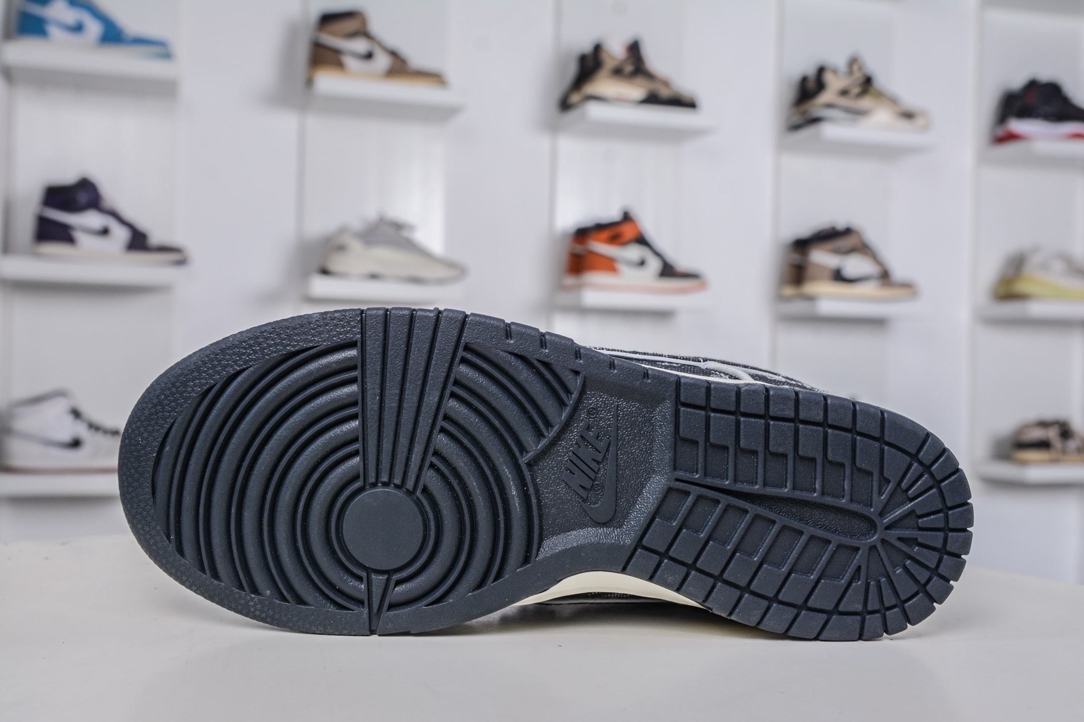 270 Nike SB Dunk Low x Louis Vuitton LV联名-黑牛仔 SC0601-470