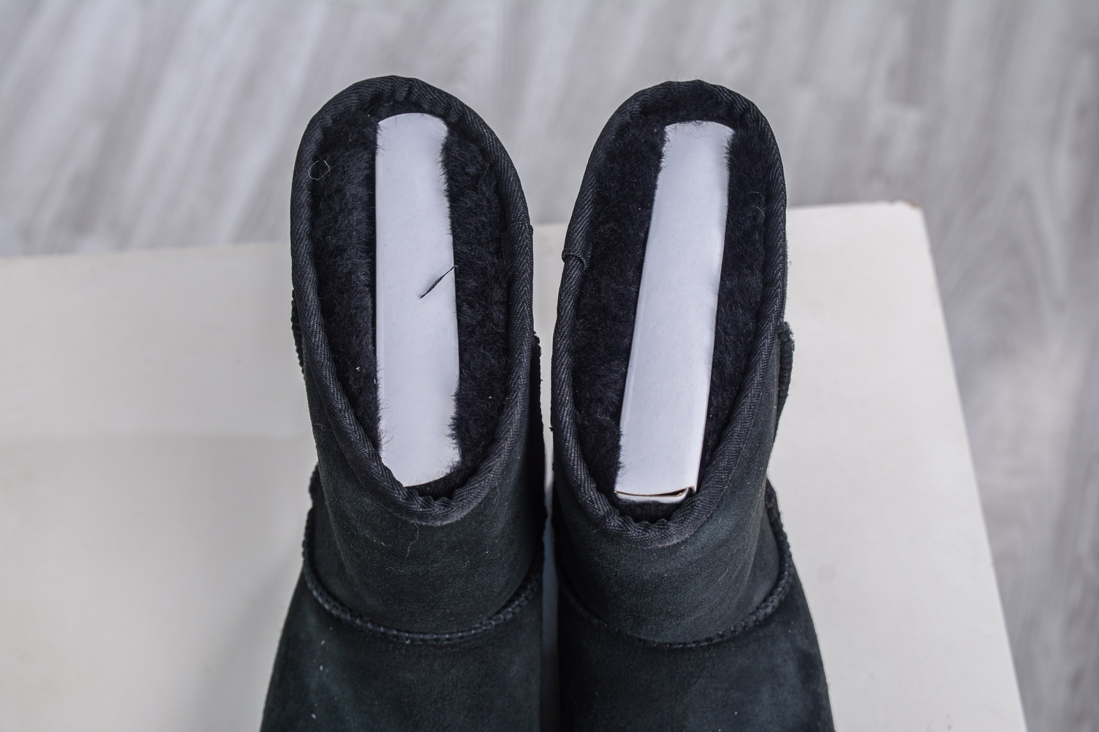 250 UGG 经典中筒女鞋 黑色 秋冬羊皮毛一体雪地靴 1016223-BLK